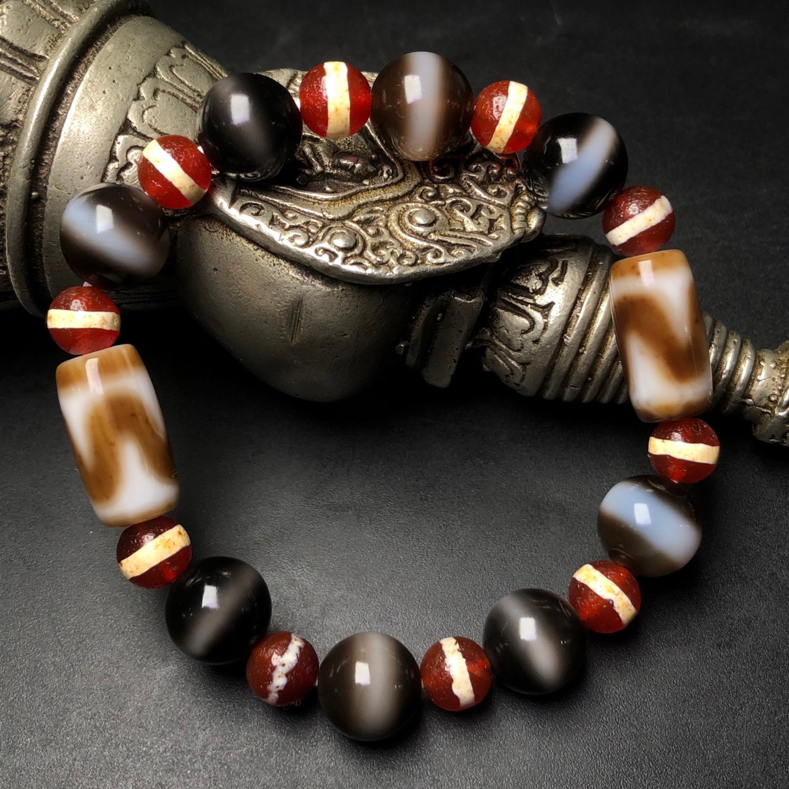 An Exquisite Dzi Bead Bracelets: An Exquisite Dzi Bead Bracelets,Size:19mmx10mm,12mm 天珠手串