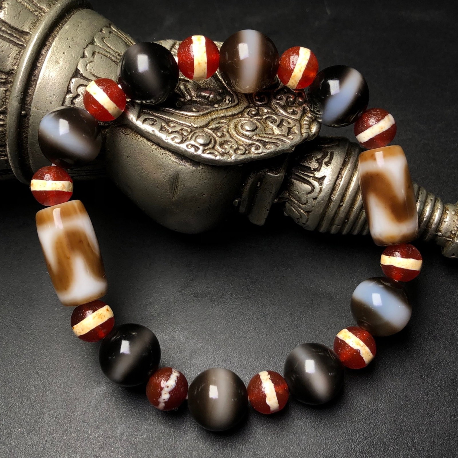 An Exquisite Dzi Bead Bracelets - 2