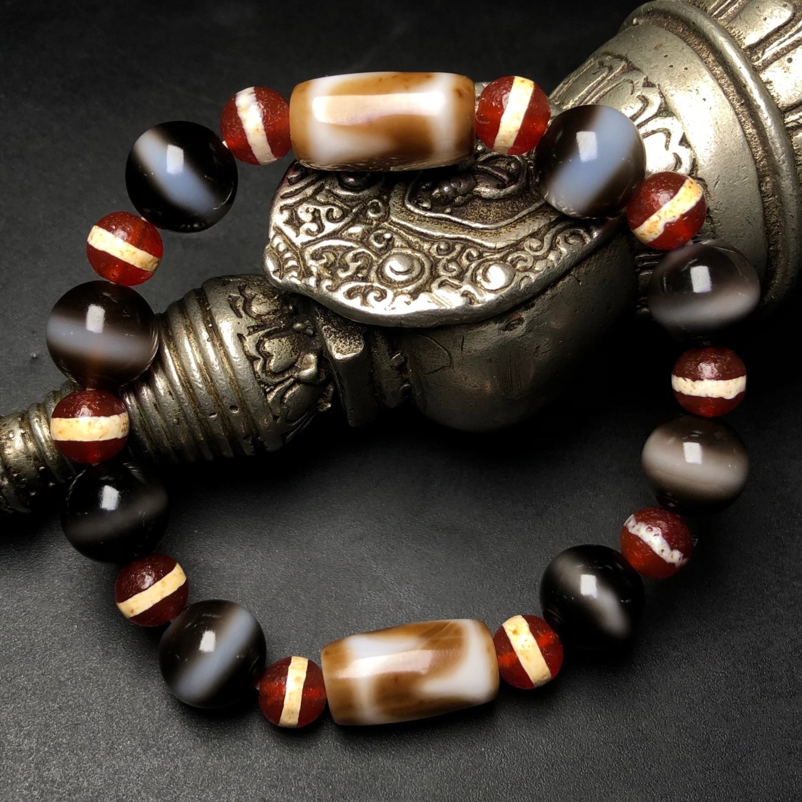 An Exquisite Dzi Bead Bracelets - 6