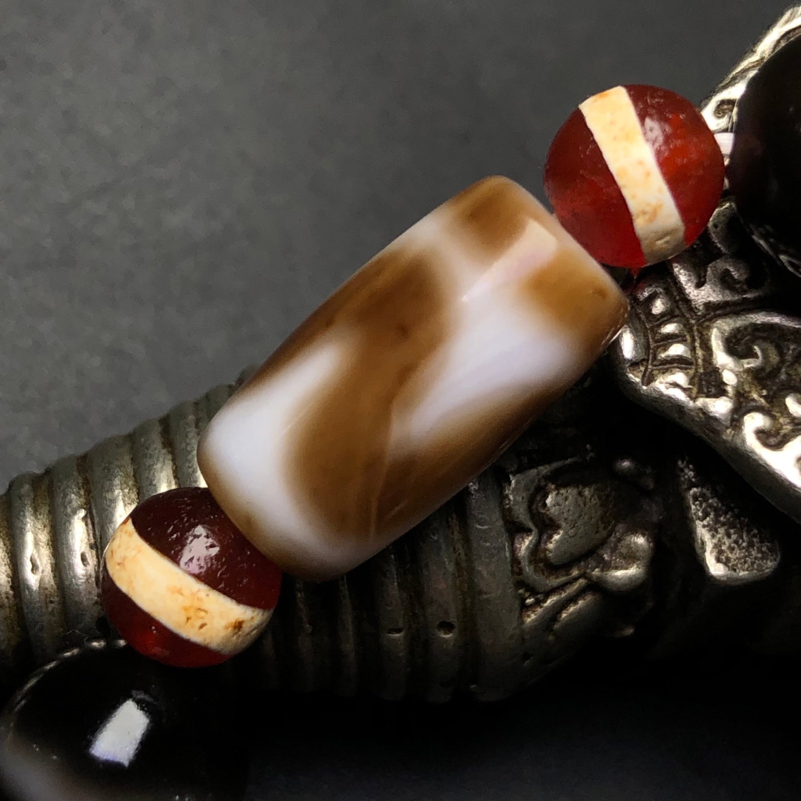 An Exquisite Dzi Bead Bracelets - 7