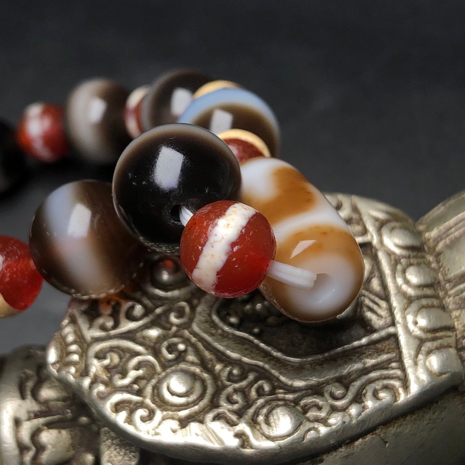 An Exquisite Dzi Bead Bracelets - 9