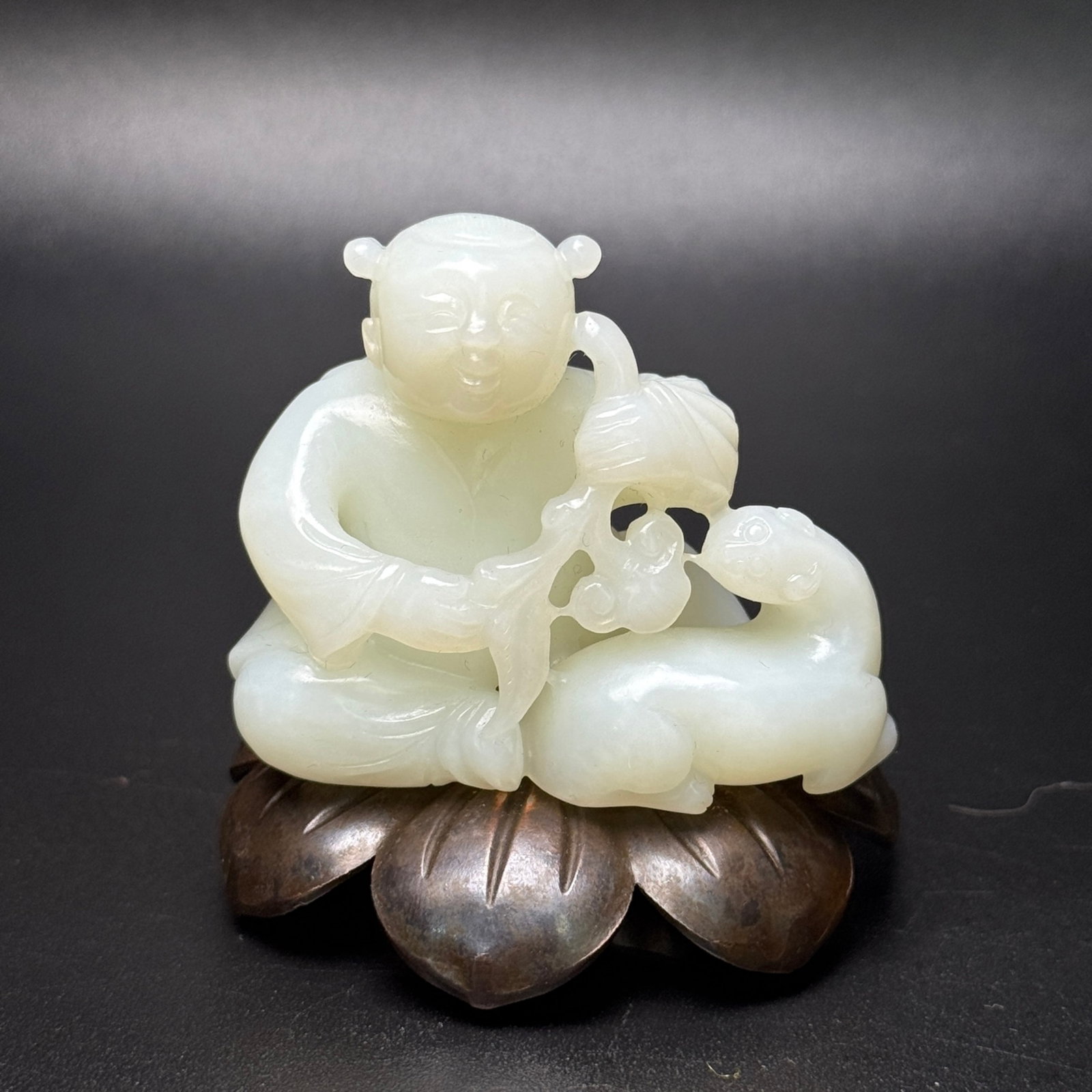 An Exquisite White Jade Figure Ornament: An Exquisite White Jade Figure Ornament,Qing Dynasty,China,Size:58mmx48mmx31mm,Weight:84g 白玉人物摆件,中国清代