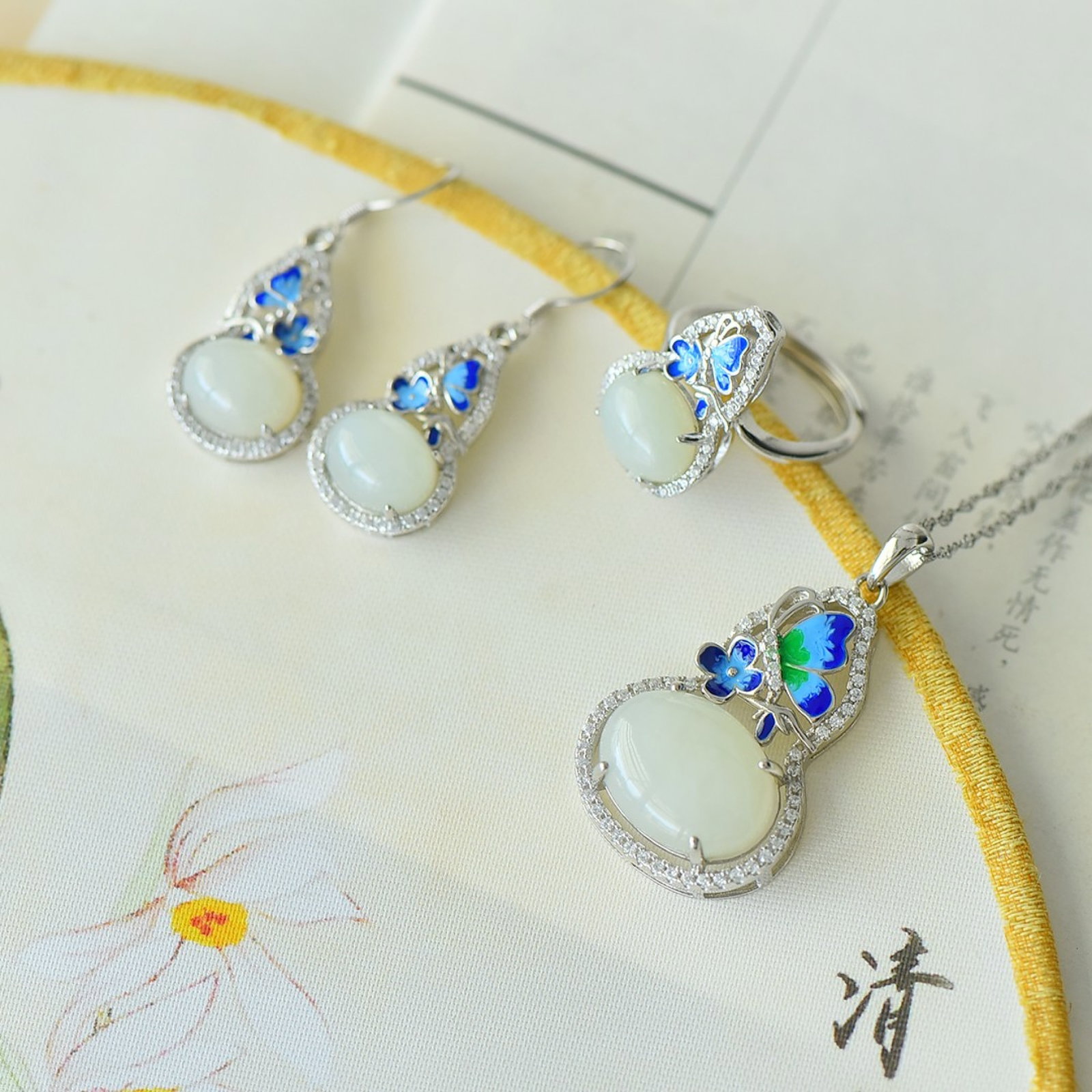 A Set of Fine Sterling Silver Inlaid White Jade Gourd Jewelry,Inlaid Diamonds: A Set of Fine Sterling Silver Inlaid White Jade Gourd Jewelry,Inlaid Diamonds 一套纯银镶白玉葫芦首饰，嵌钻石