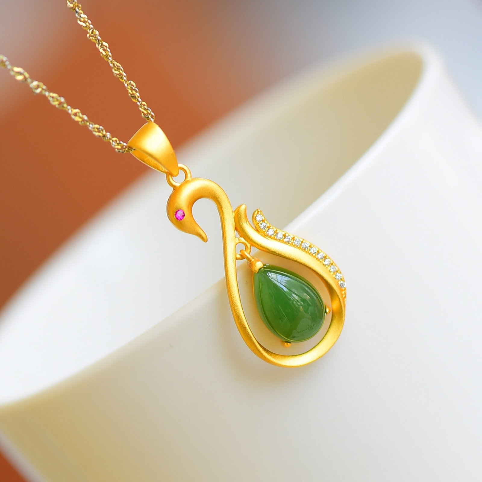 An Exquisite Sterling Silver-Gold Plated Inlaid Jasper Pendant,Inlaid Gems: An Exquisite Sterling Silver-Gold Plated Inlaid Jasper Pendant,Inlaid Gems,Size:8mmx12mm 一个精美的纯银镀金镶碧玉吊坠