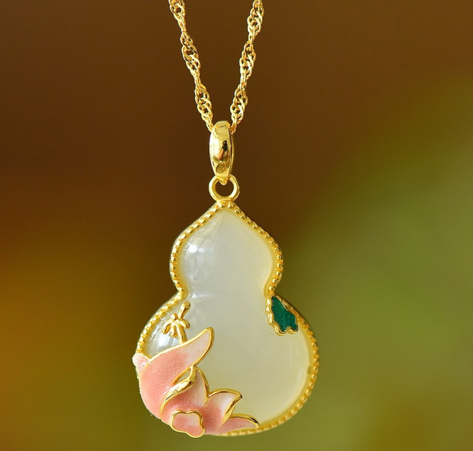 An Exquisite Sterling Silver-Gold Plated Inlaid White Jade Gourd Pendant: An Exquisite Sterling Silver-Gold Plated Inlaid White Jade Gourd Pendant,Size:15mmx21mm 纯银镀金镶白玉葫芦吊坠