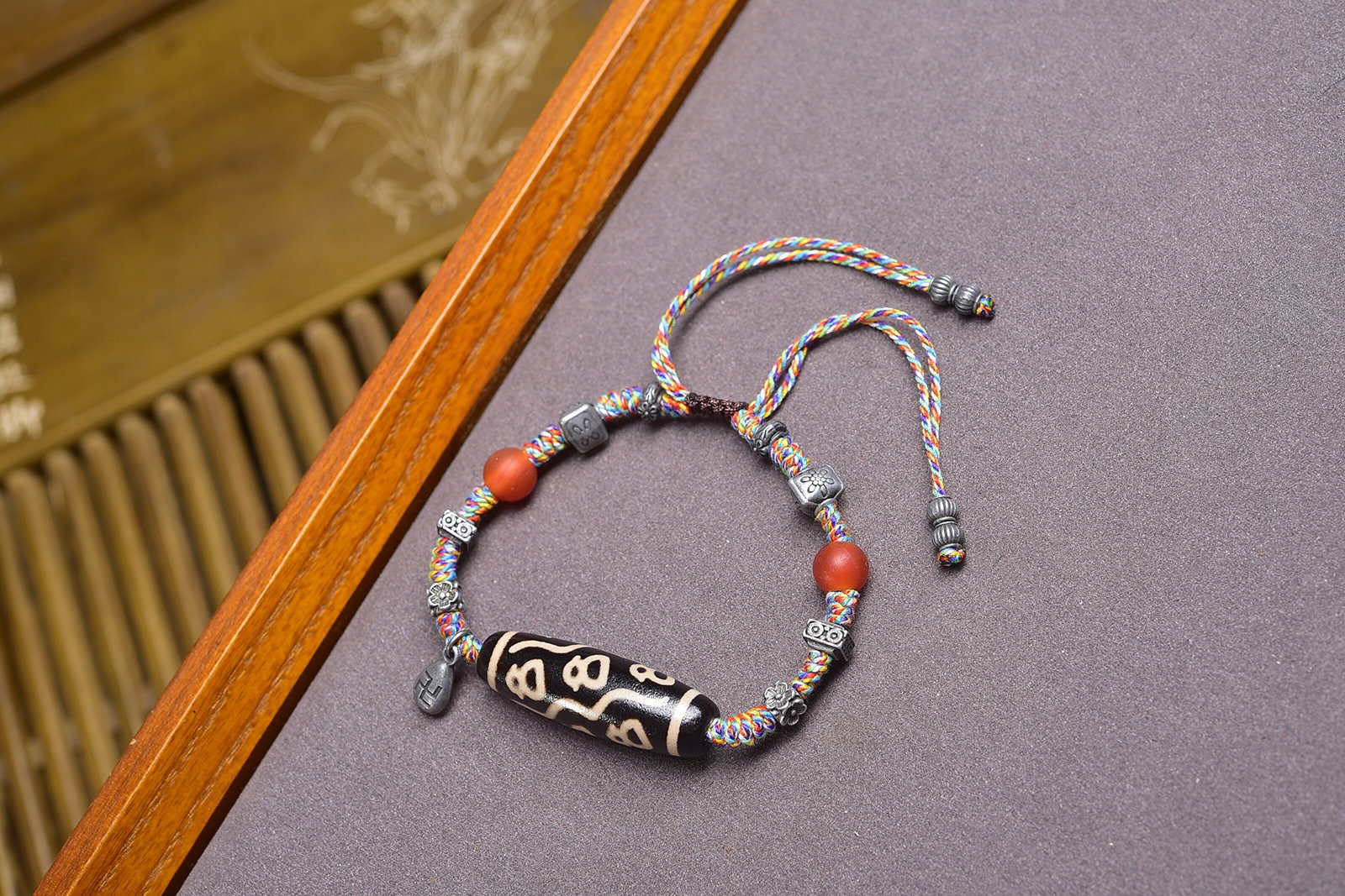 An Exquisite Dzi Bead Bracelets (1 of 6)