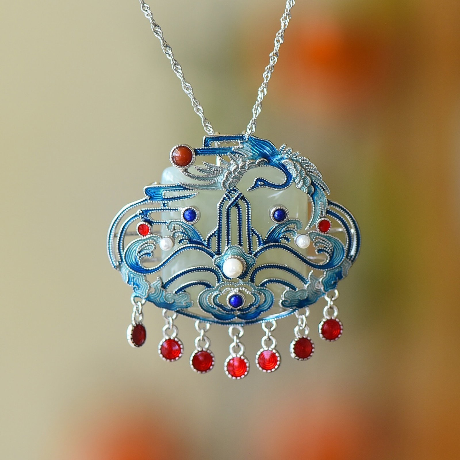 An Exquisite Sterling Silver Inlaid White Jade Pendant,Inlaid Pearls: An Exquisite Sterling Silver Inlaid White Jade Pendant,Inlaid Pearls 纯银镶白玉吊坠，嵌珍珠