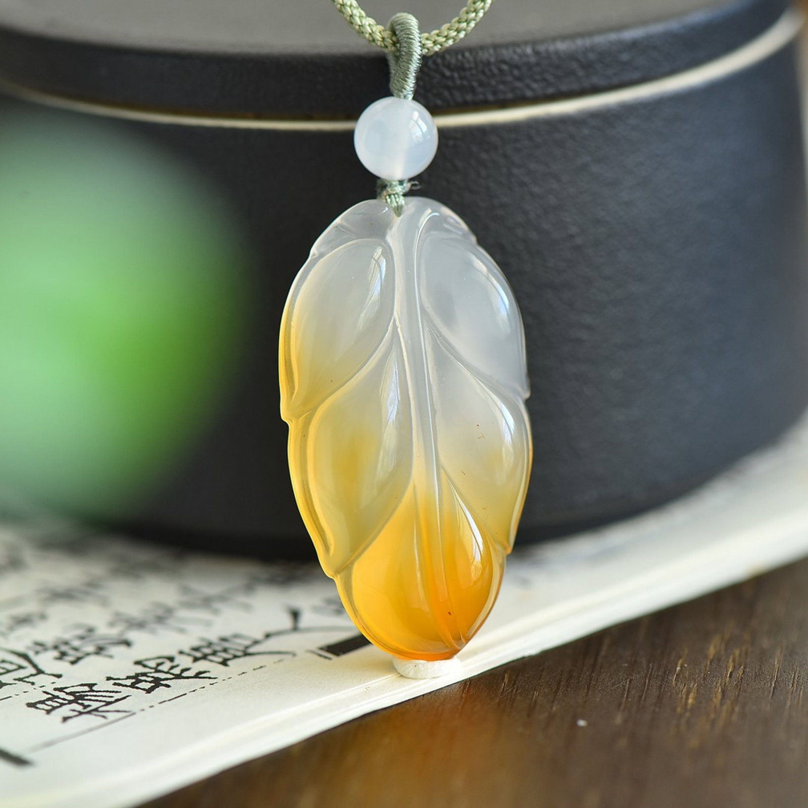 An Exquisite Leaf Pendant: An Exquisite Leaf Pendant,Size:20mmx45mm 【寓意】家大业大 大业有成 树叶吊坠