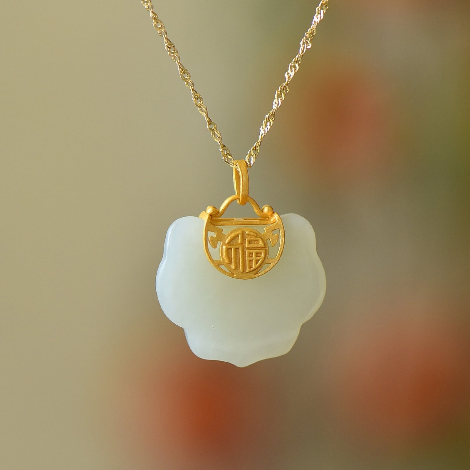 An Exquisite Sterling Silver-Gold Plated Inlaid White Jade Pendant: An Exquisite Sterling Silver-Gold Plated Inlaid White Jade Pendant,Size:22mmx25mm 纯银镀金镶白玉吊坠