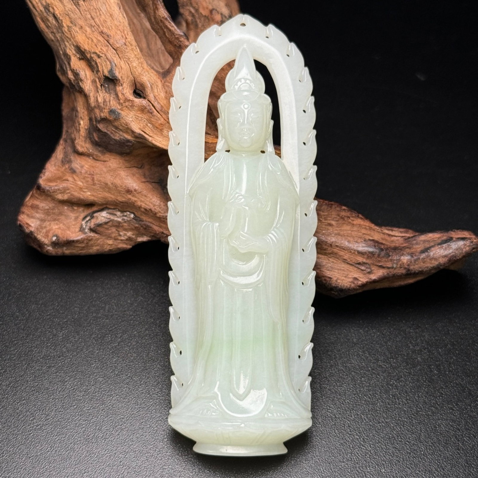 An Exquisite White Jade Statue of Avalokitesvara Pendant: An Exquisite White Jade Statue of Avalokitesvara Pendant,Qing Dynasty,China,Size:105mmx36mmx15mm,Weight:62g 白玉观音像挂件,中国清代
