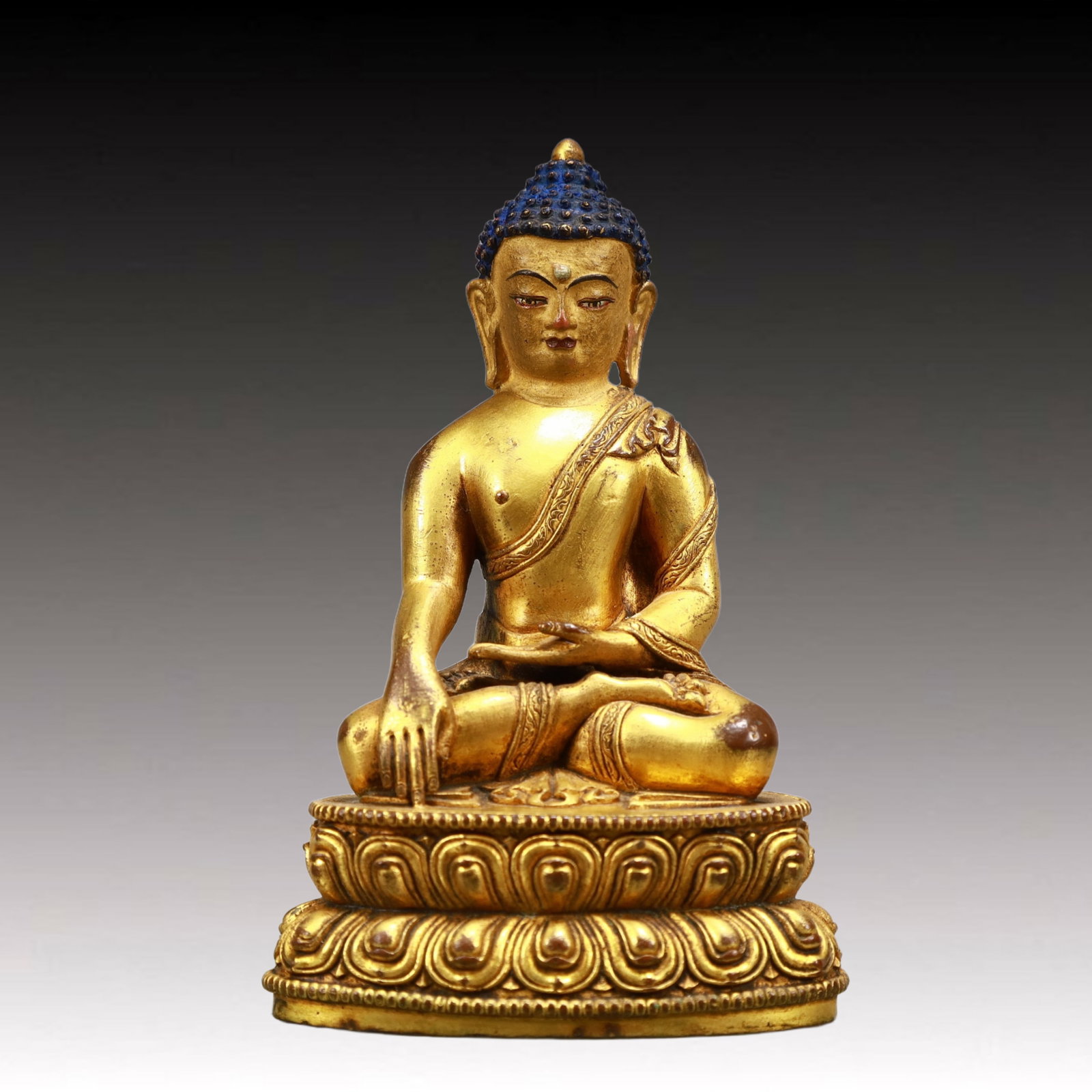 A Solemn Gilt Bronze Statue of Sakyamuni: A Solemn Gilt Bronze Statue of Sakyamuni,Qing Dynasty, China,Size:3.5inx2.4inx5.9in,Weight:650g 铜鎏金释迦摩尼像,中国清代