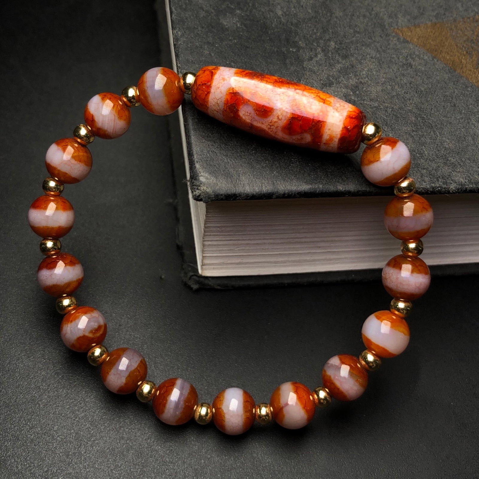 An Exquisite Agate Bracelets: An Exquisite Agate Bracelets,Size:30mmx10mm,8mm 玛瑙手串