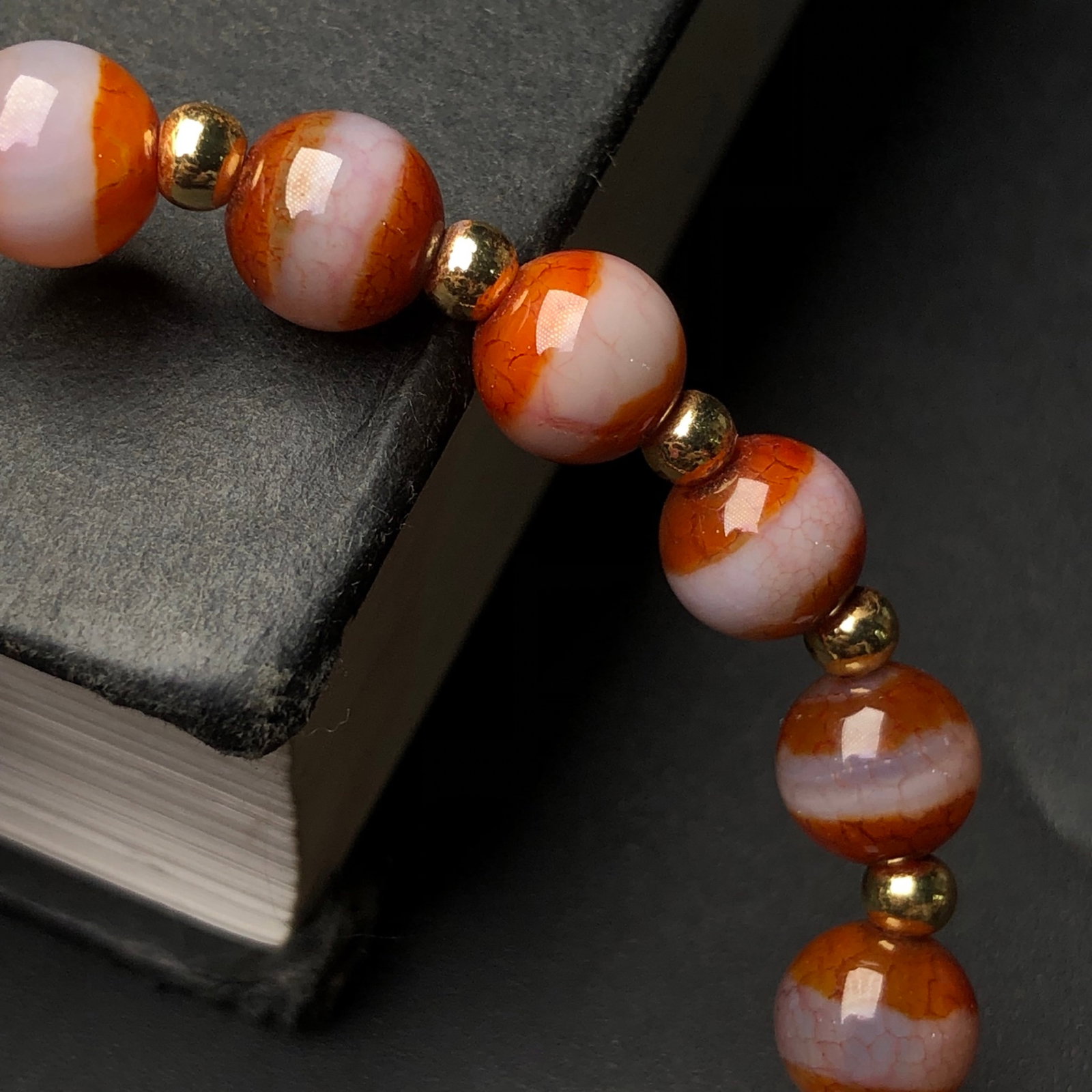 An Exquisite Agate Bracelets - 8
