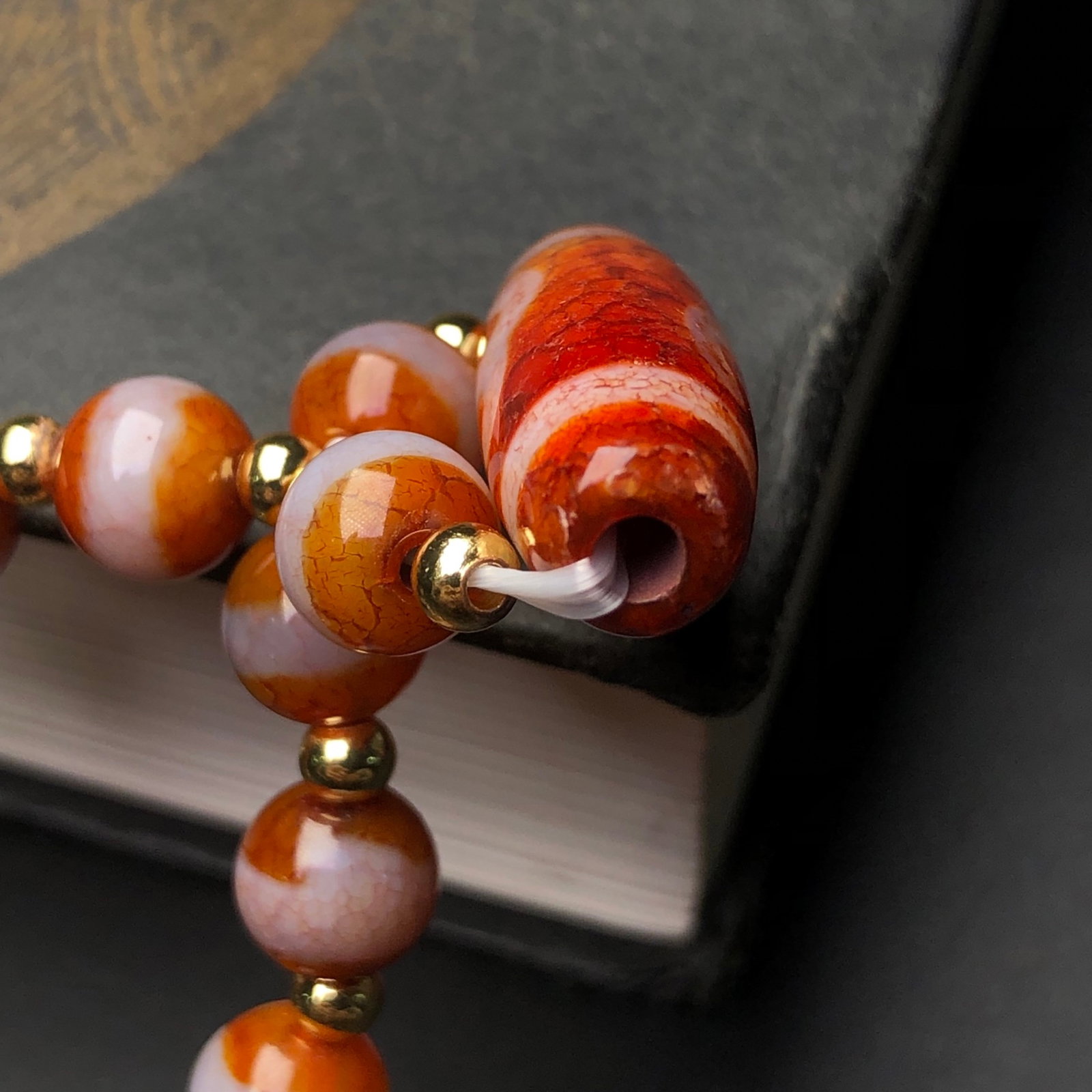 An Exquisite Agate Bracelets - 9