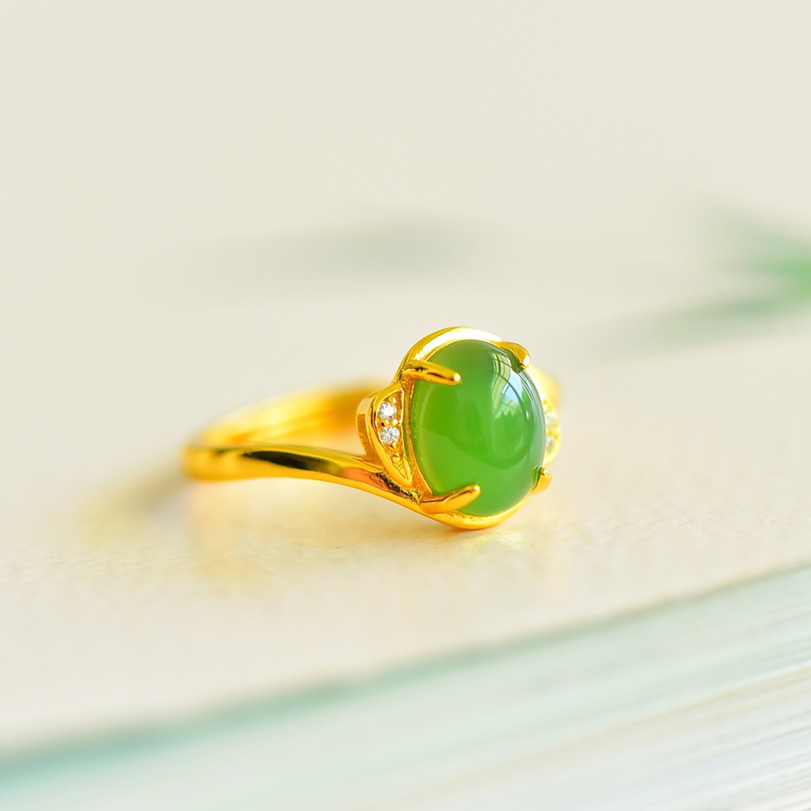 An Exquisite Sterling Silver-Gold Plated Inlaid Jasper Ring,Inlaid Diamond: An Exquisite Sterling Silver-Gold Plated Inlaid Jasper Ring,Inlaid Diamond 纯银镀金镶碧玉戒指,嵌钻石