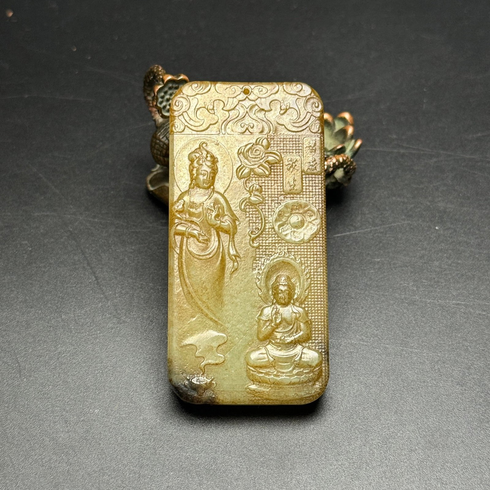 An Exquisite White Jade Buddha Statue Pattern Pendant: An Exquisite White Jade Buddha Statue Pattern Pendant,Qing Dynasty,China,Size:73mmx35mmx9mm,Weight:79g 白玉佛像纹挂件,中国清代