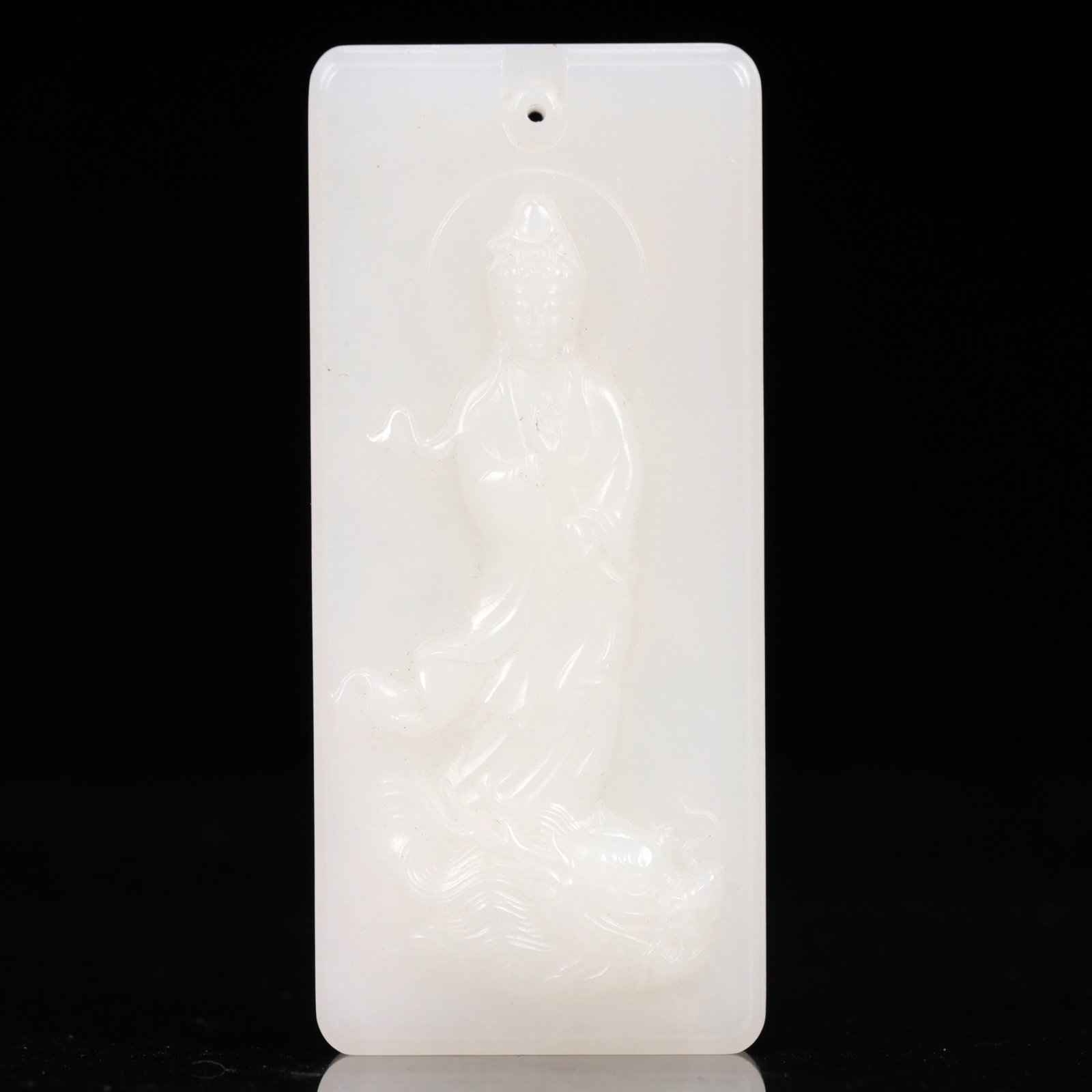 An Exquisite White Jade Statue of Avalokitesvara Pendant: An Exquisite White Jade Statue of Avalokitesvara Pendant,Qing Dynasty, China,Size:1.6inx0.4inx3.1in,Weight:108g 白玉观音像牌,中国清代