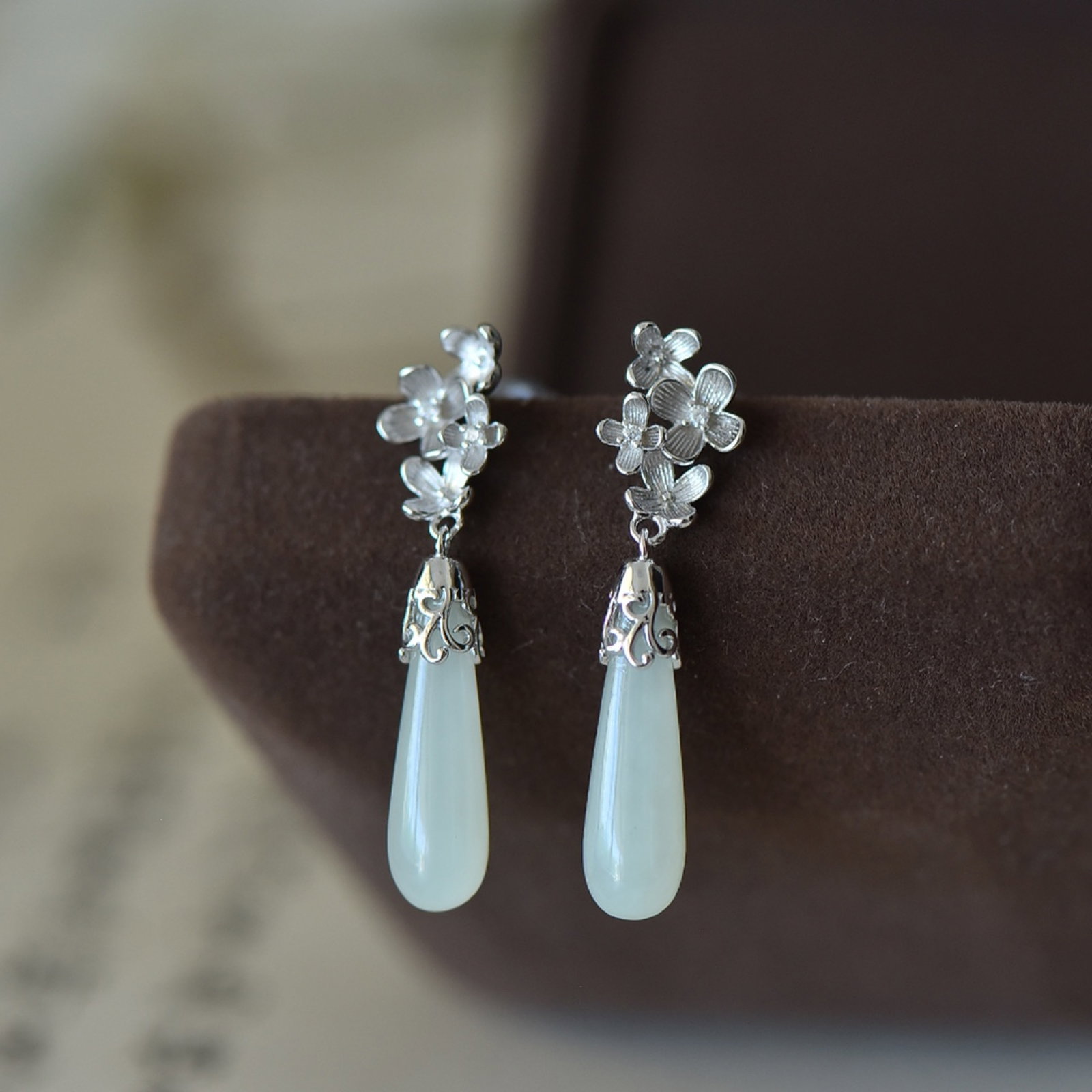 A Pair of Exquisite Sterling Silver Inlaid White Jade Earrings,Inlaid Diamond: A Pair of Exquisite Sterling Silver Inlaid White Jade Earrings,Inlaid Diamond,Size:6mmx20mm 一对纯银镶白玉耳环,嵌钻石
