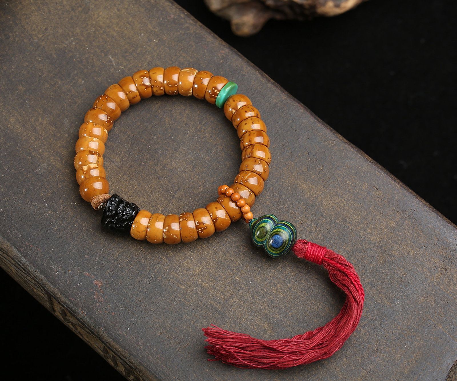 An Exquisite Bodhi Bracelets: An Exquisite Bodhi Bracelets,Size:12.5mmx9mm,Weight:28g 菩提手串