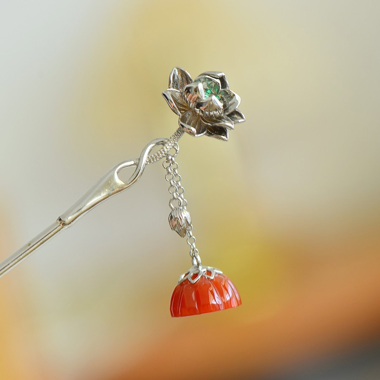 An Exquisite Sterling Silver Inlaid Agate Hairpin: An Exquisite Sterling Silver Inlaid Agate Hairpin,Size:14mmx14mm 纯银镶玛瑙发簪
