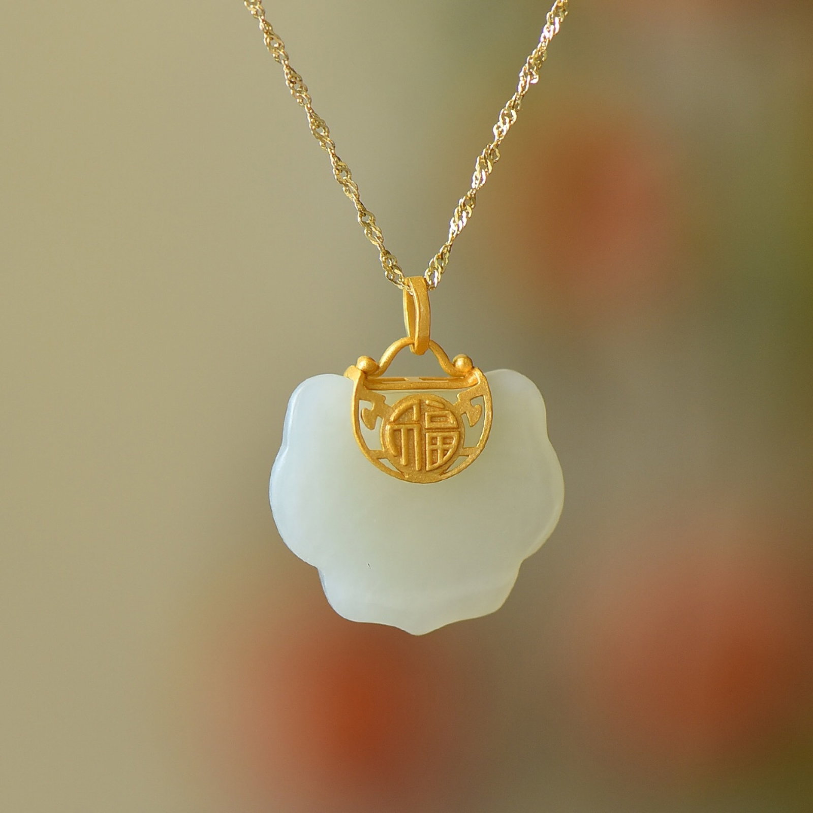 An Exquisite Sterling Silver-Gold Plated Inlaid White Jade Pendant: An Exquisite Sterling Silver-Gold Plated Inlaid White Jade Pendant,Size:22mmx25mm 纯银镀金镶白玉吊坠
