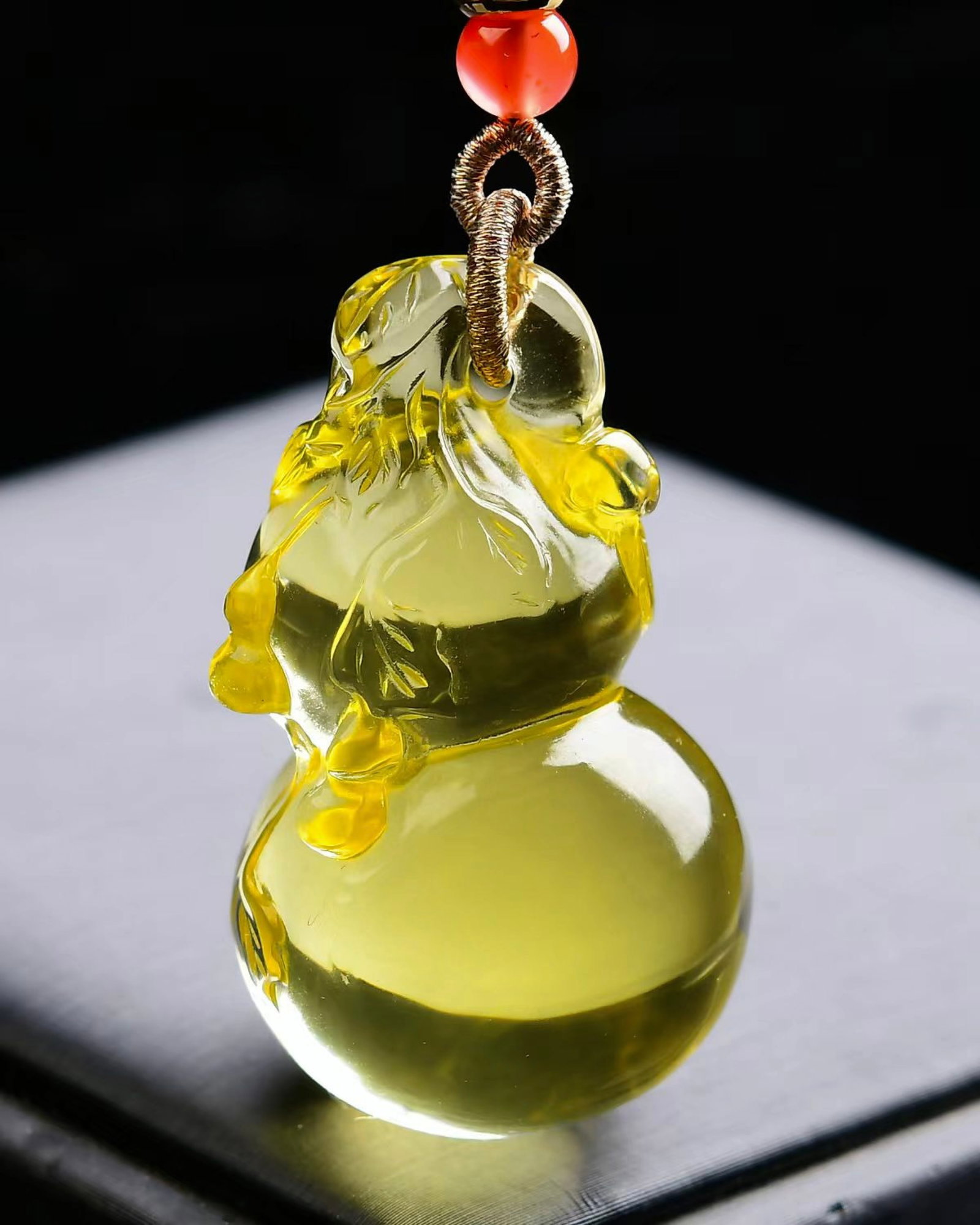 An Exquisite Crystal Gourd Pendant: An Exquisite Crystal Gourd Pendant,Size:45mmx26mmx26mm,Weight:41g 水晶葫芦吊坠