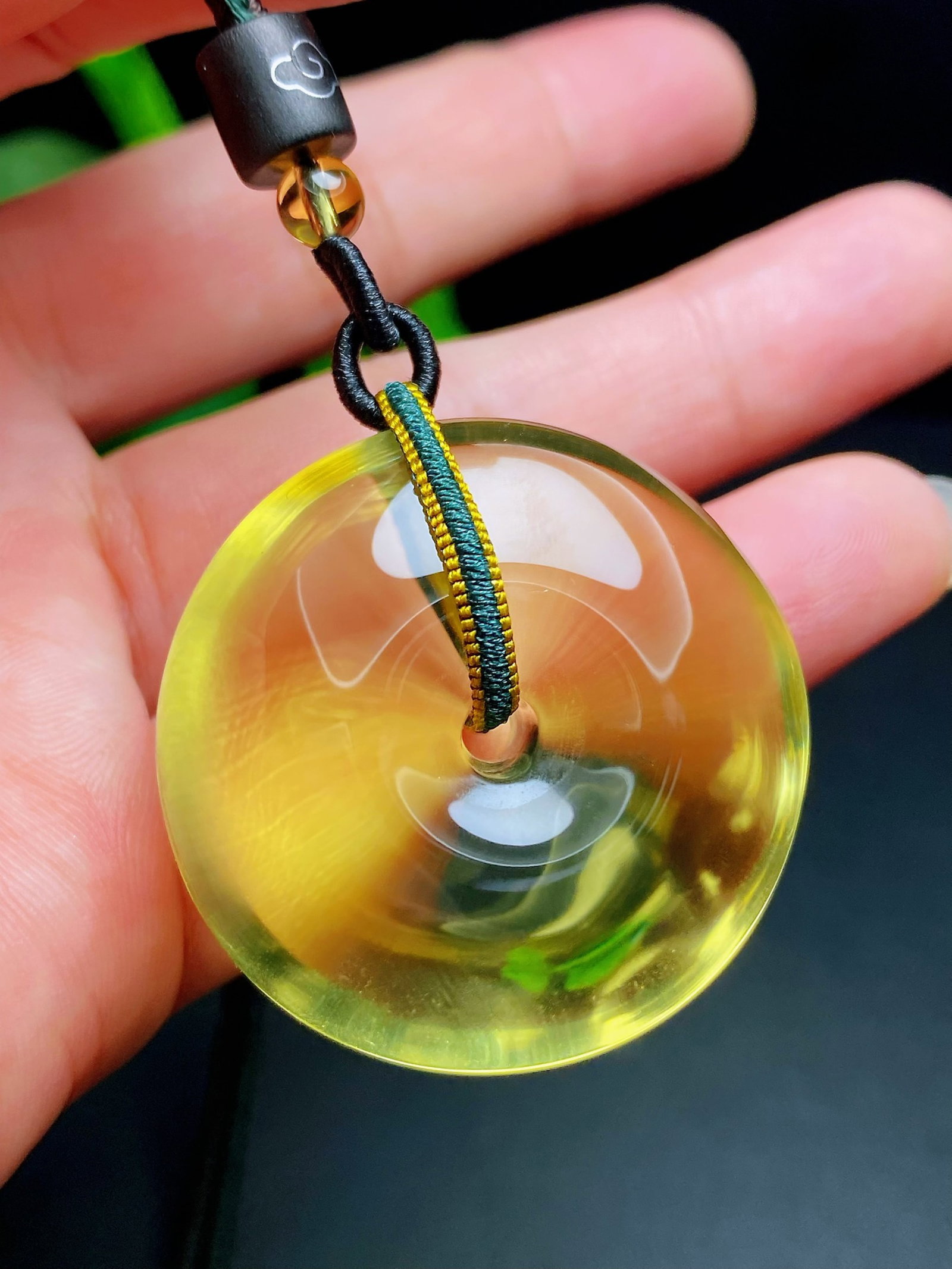 An Exquisite Crystal Pendant: An Exquisite Crystal Pendant,Size:39mmx18mm,Weight:45.2g 水晶吊坠