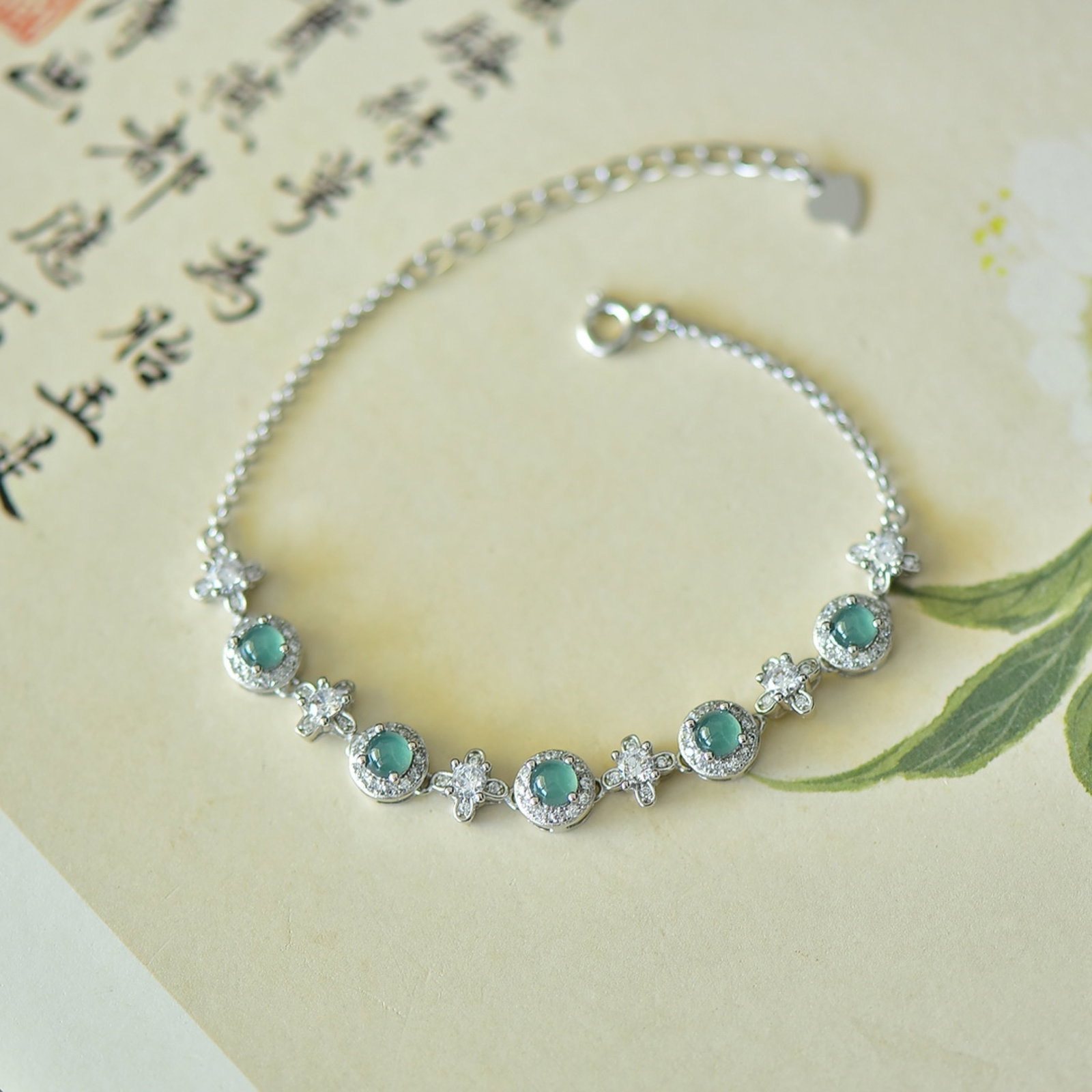 An Exquisite Sterling Silver Inlaid Jadeite Bracelets,Inlaid Diamond: An Exquisite Sterling Silver Inlaid Jadeite Bracelets,Inlaid Diamond,Size:4mmx4mm 纯银镶翡翠手链,嵌钻石