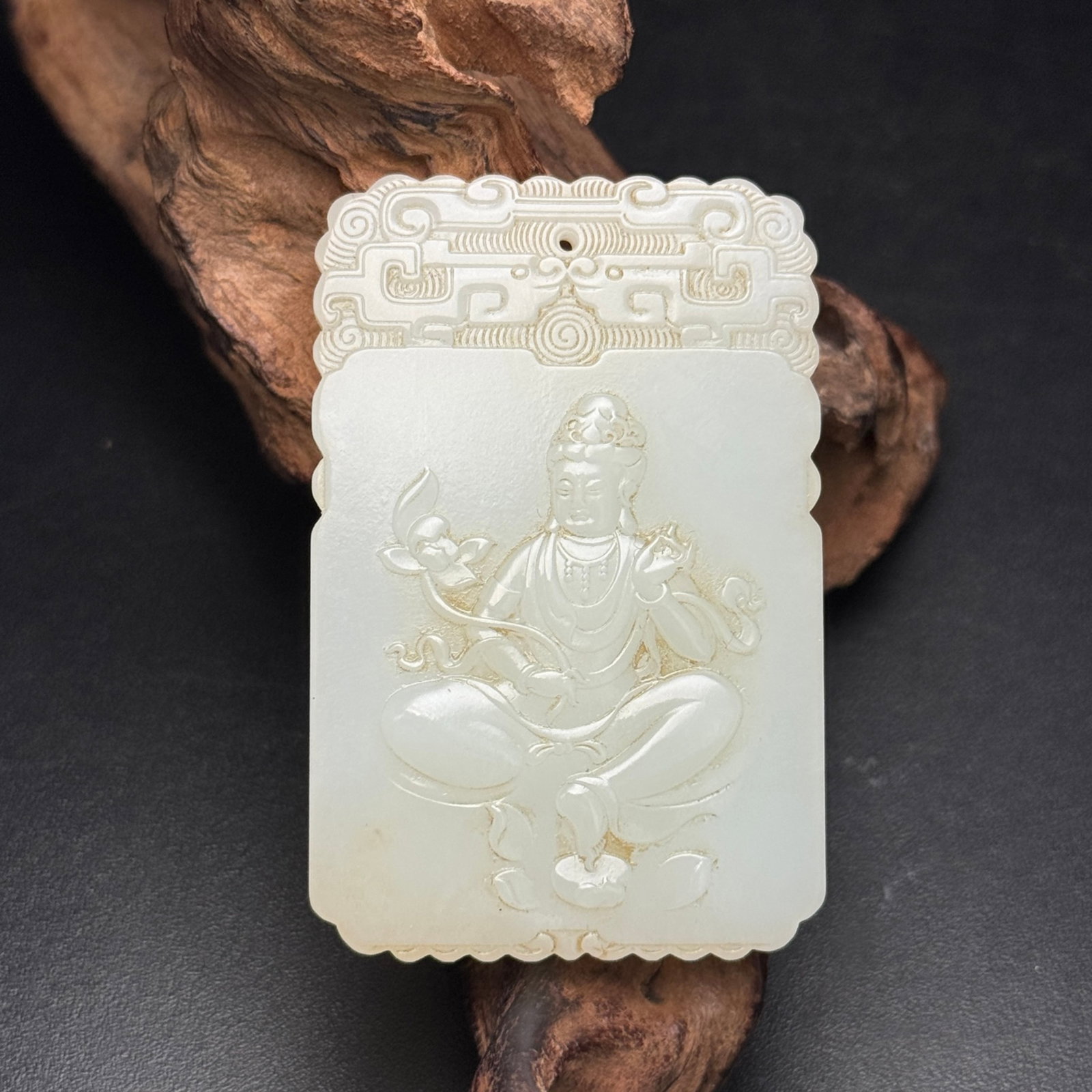An Exquisite White Jade Statue of Avalokitesvara Pattern Pendant: An Exquisite White Jade Statue of Avalokitesvara Pattern Pendant,Qing Dynasty,China,Size:41mmx63mmx8mm,Weight:45g