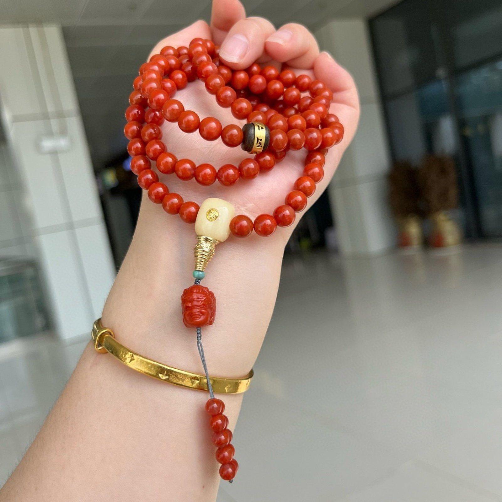 An Exquisite Agate Bracelets: An Exquisite Agate Bracelets,Size:7mm,Total Weight:61.4g 玛瑙手串