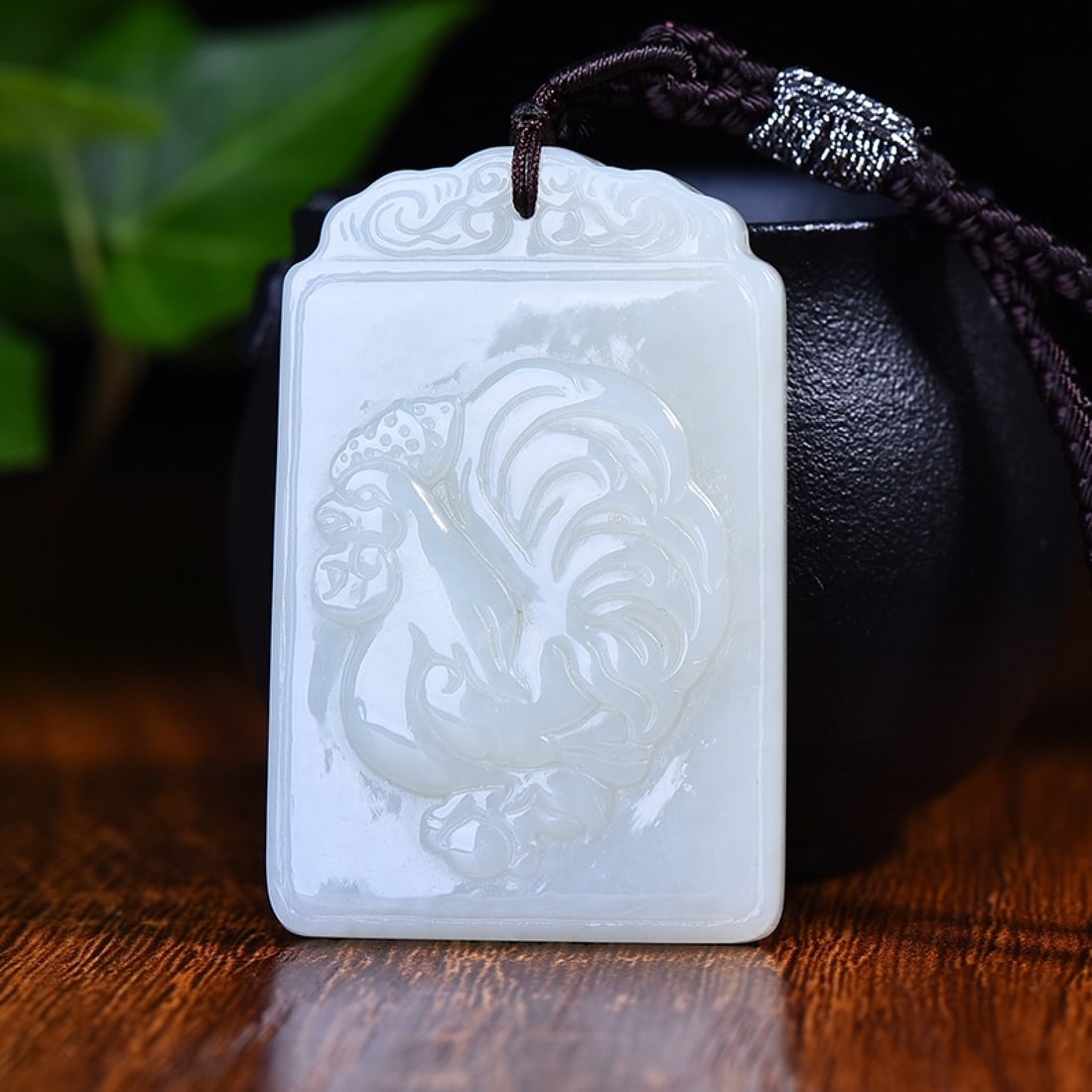 An Exquisite White Jade Rooster Pattern Pendant: An Exquisite White Jade Rooster Pattern Pendant,Size:38mmx56mm (寓意)寓意吉祥 大吉大利