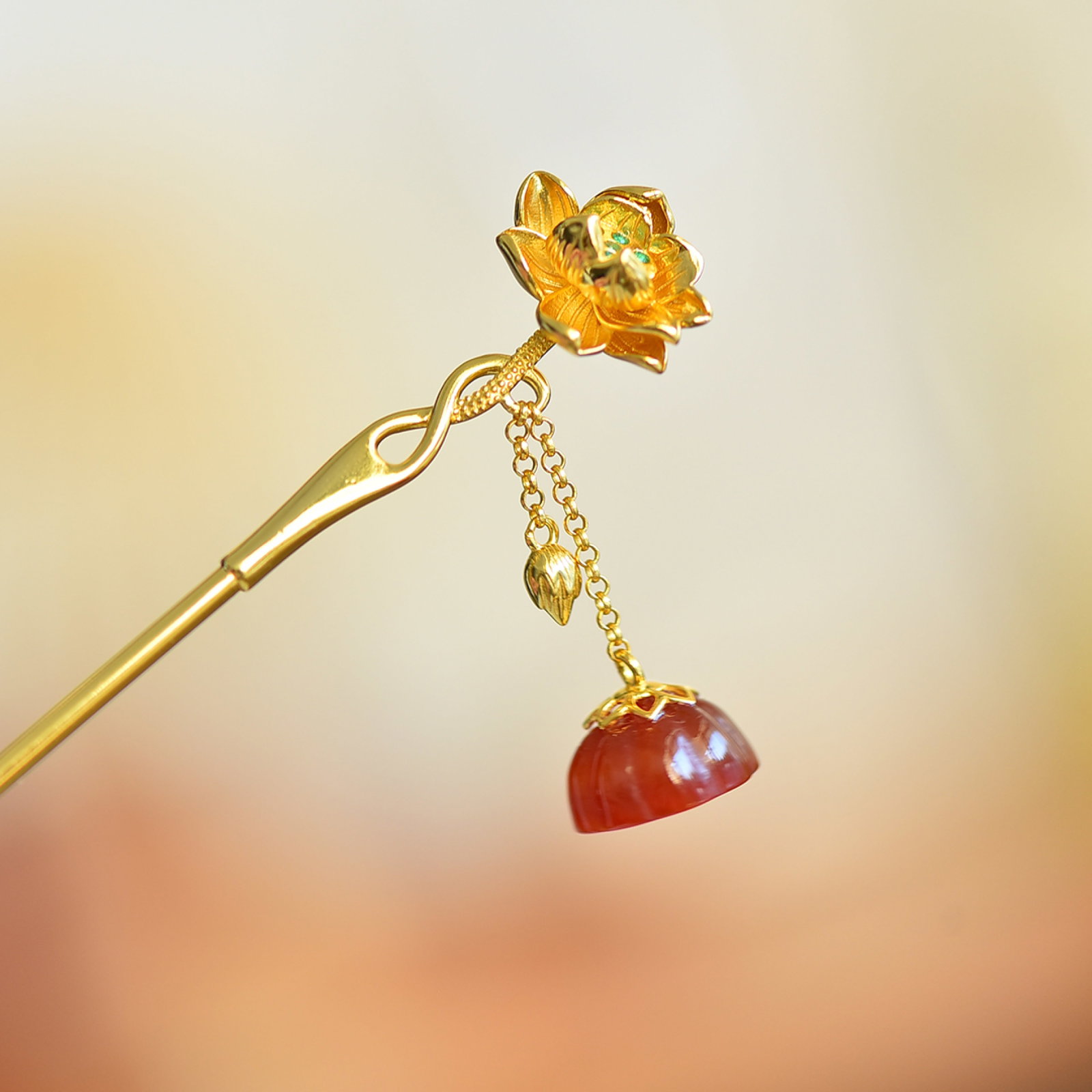 An Exquisite Sterling Silver-Gold Plated Inlaid Agate Hairpin: An Exquisite Sterling Silver-Gold Plated Inlaid Agate Hairpin,Size:14mmx14mm 纯银镀金镶玛瑙发簪