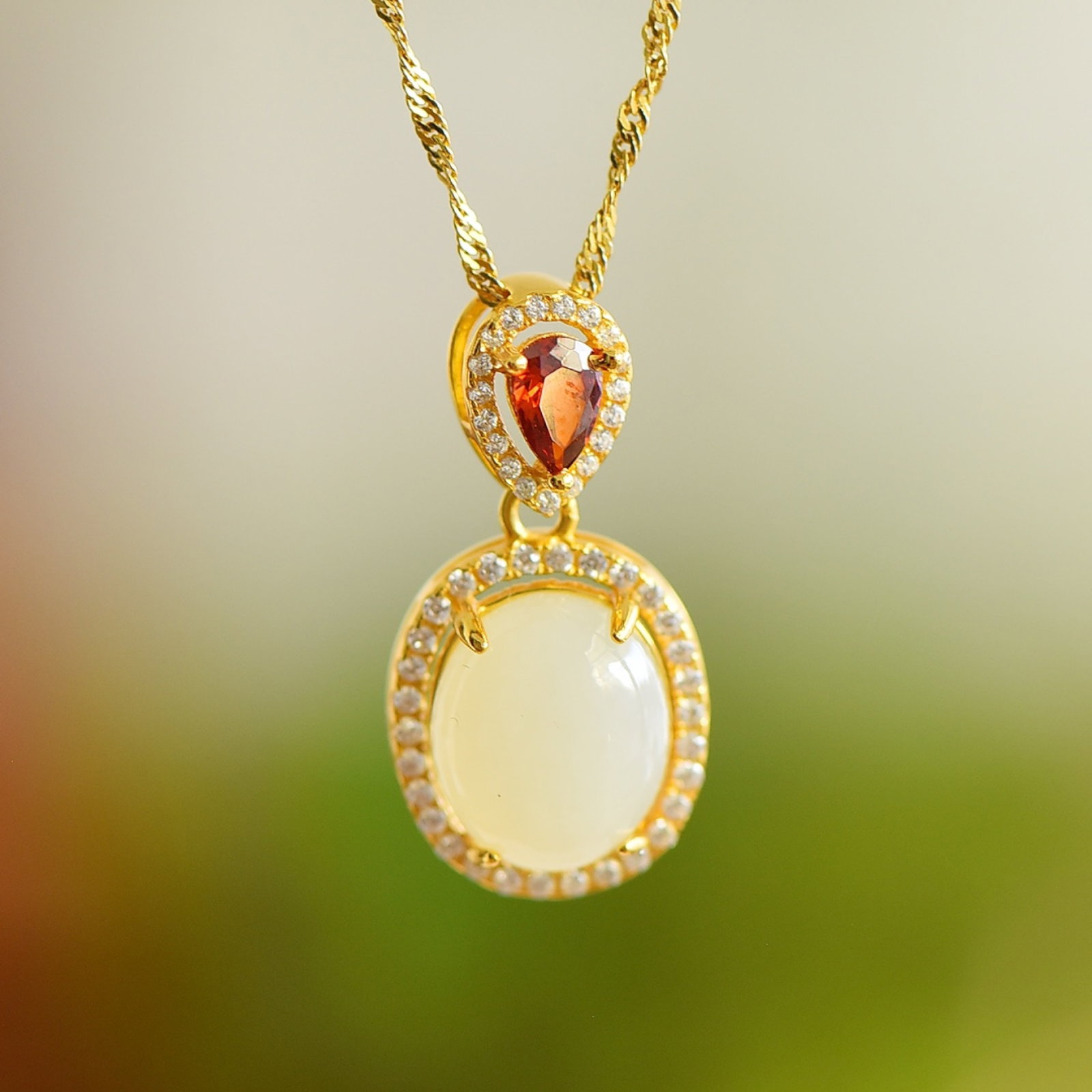 An Exquisite Sterling Silver-Gold Plated Inlaid White Jade Pendant,Inlaid Diamond: An Exquisite Sterling Silver-Gold Plated Inlaid White Jade Pendant,Inlaid Diamond,Size:10mmx12mm 纯银镀金镶白玉吊坠,嵌钻石