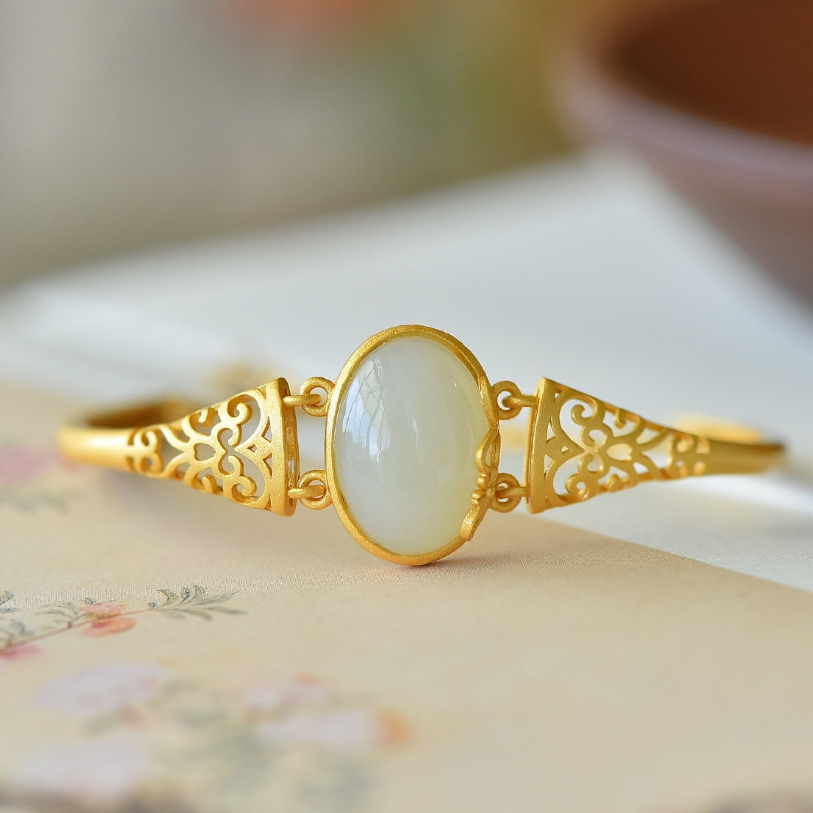 An Exquisite Sterling Silver-Gold Plated Inlaid White Jade Bracelet: An Exquisite Sterling Silver-Gold Plated Inlaid White Jade Bracelet,Size:13mmx18mm 纯银镀金镶白玉手镯