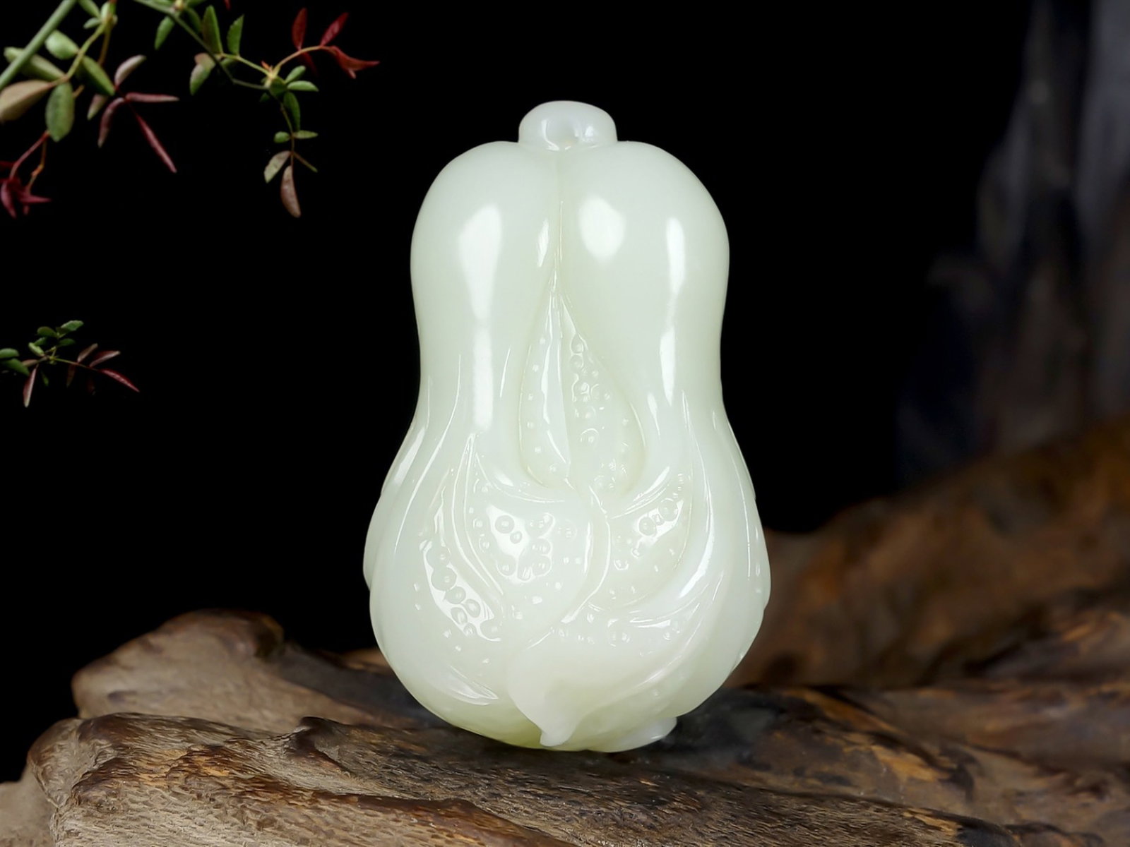 An Exquisite White Jade Cabbage Pendant: An Exquisite White Jade Cabbage Pendant,Size:41mmx23mmx24mm 白玉白菜挂件