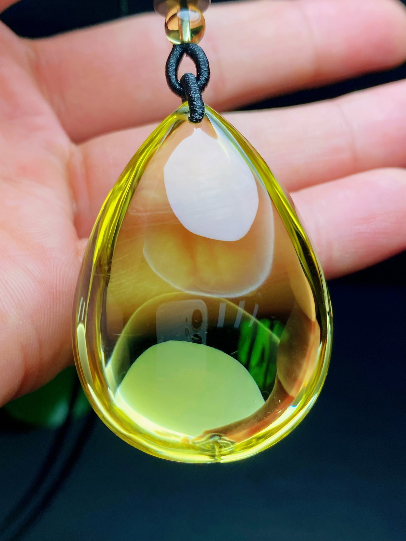 An Exquisite Crystal Pendant: An Exquisite Crystal Pendant,Size:47mmx34mmx23mm,Weight:46.9g 水晶吊坠 寓意:事业兴隆财源滚滚事业有