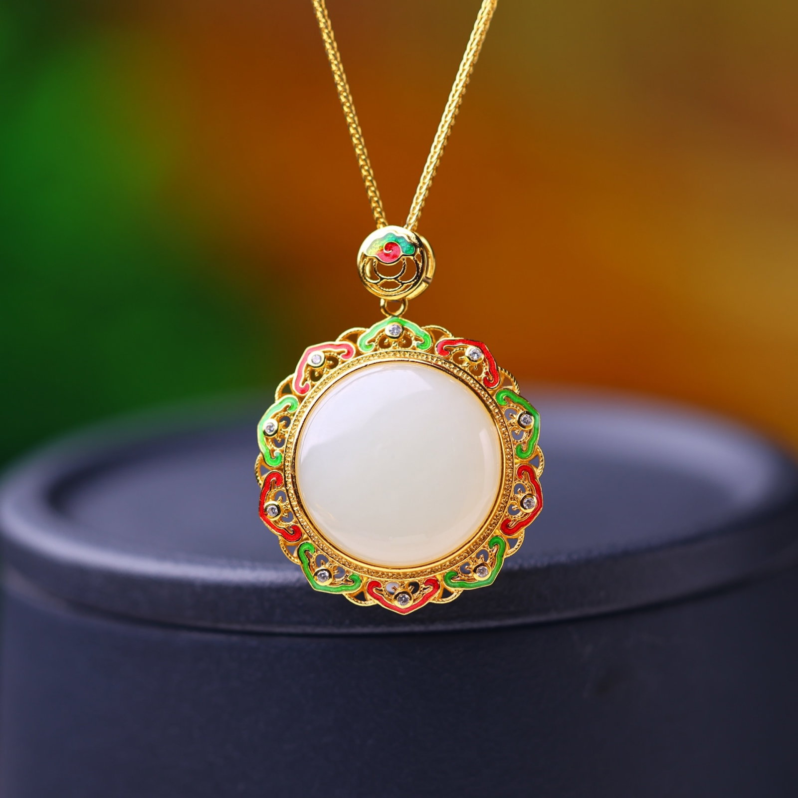 An Exquisite Sterling Silver-Gold Plated Inlaid White Jade Pendant,Inlaid Diamond: An Exquisite Sterling Silver-Gold Plated Inlaid White Jade Pendant,Inlaid Diamond,Size:20mmx20mm 纯银镀金镶白玉吊坠,嵌钻石