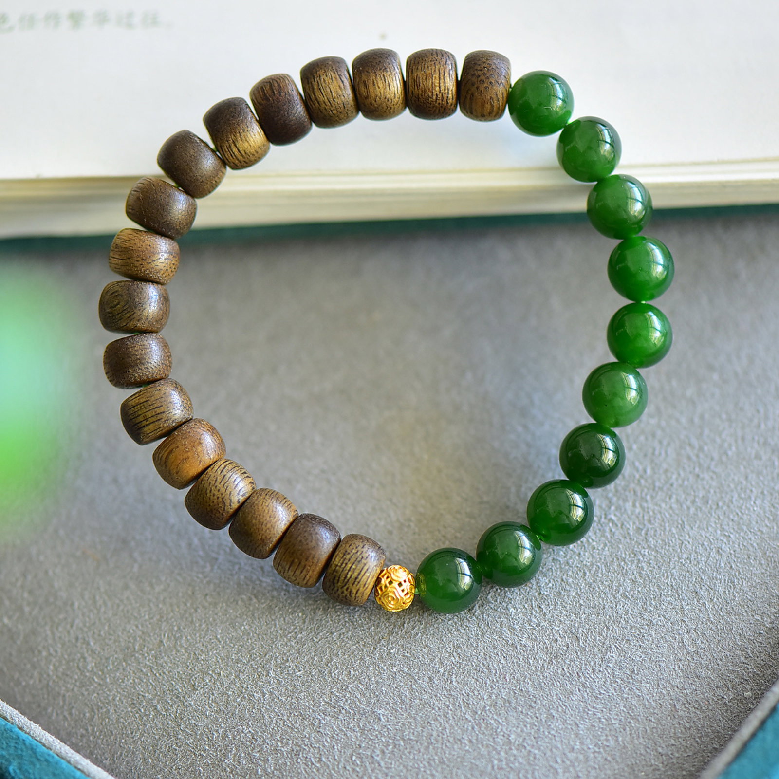 An Exquisite Jasper Eaglewood Bracelets: An Exquisite Jasper Eaglewood Bracelets,Size:8mm 寓意:吉祥如意『沉香醇厚如君子,可以静心Ð