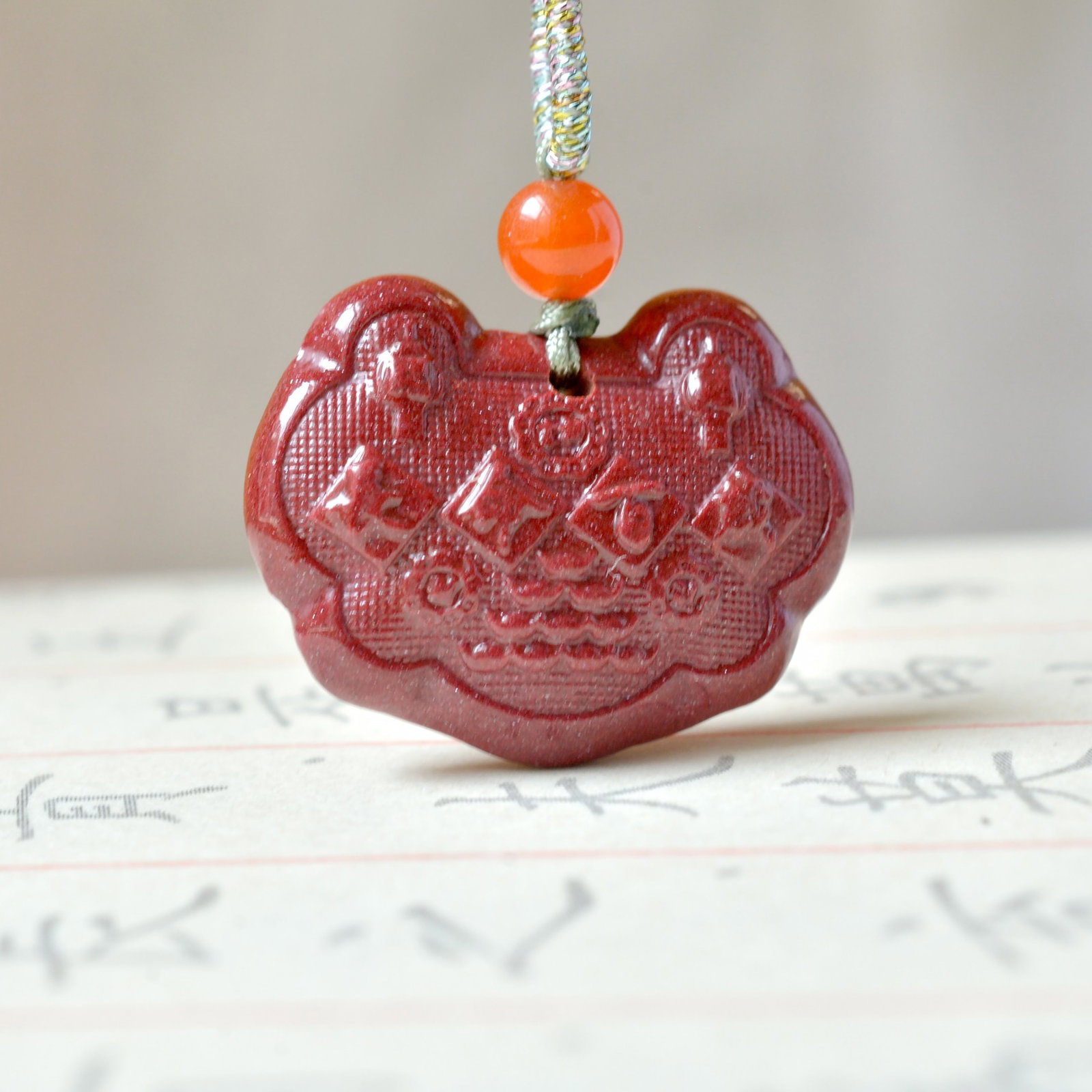 An Exquisite Cinnabar Lock-Shaped Pendant: An Exquisite Cinnabar Lock-Shaped Pendant,Size:17mmx22mm (寓意)吉祥招财喜庆、驱邪避凶 朱砂锁形