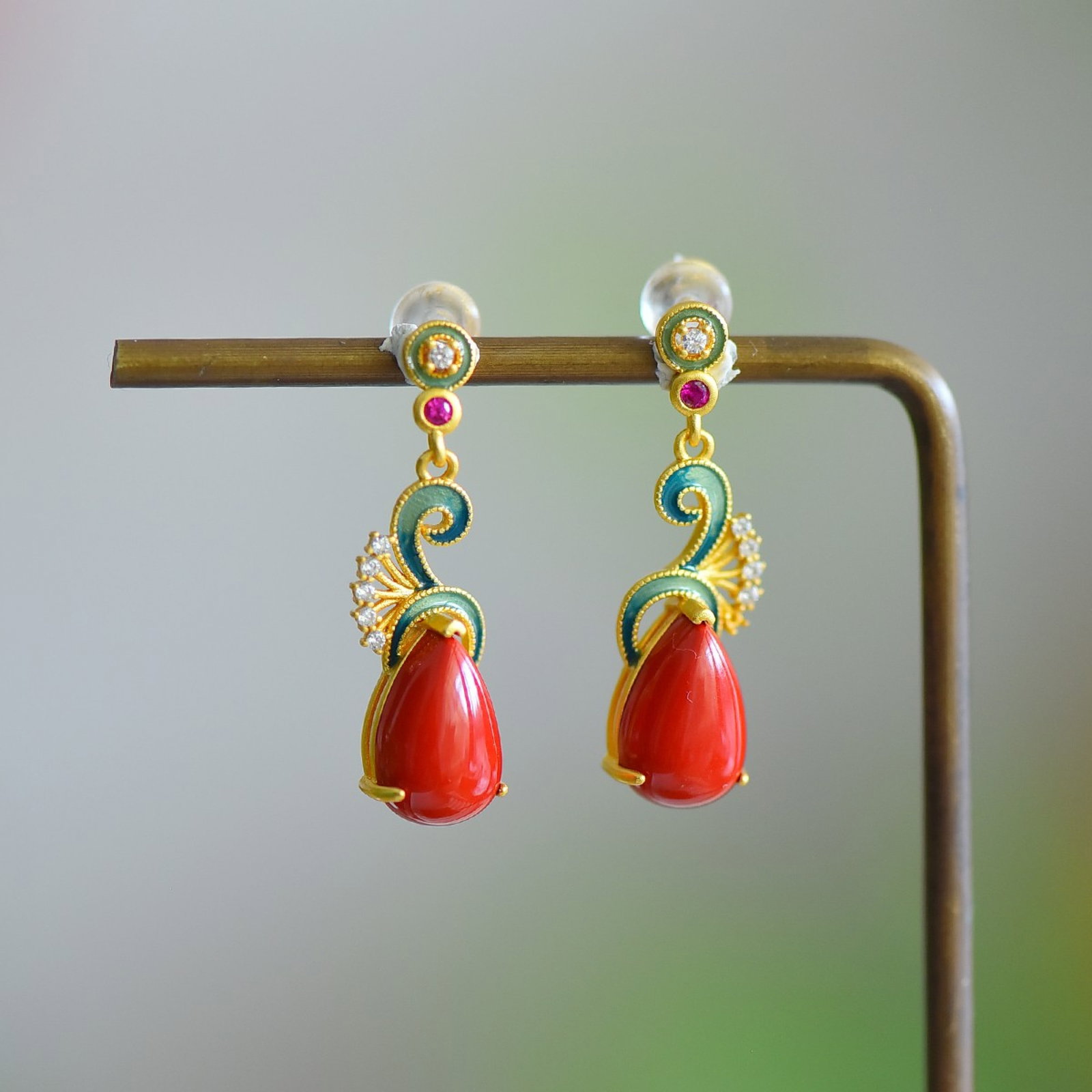 A Pair of Exquisite Sterling Silver-Gold Plated Inlaid Cinnabar Earrings,Inlaid Diamond: A Pair of Exquisite Sterling Silver-Gold Plated Inlaid Cinnabar Earrings,Inlaid Diamond,Size:8mmx12mm 寓意:前程似锦,未来可期