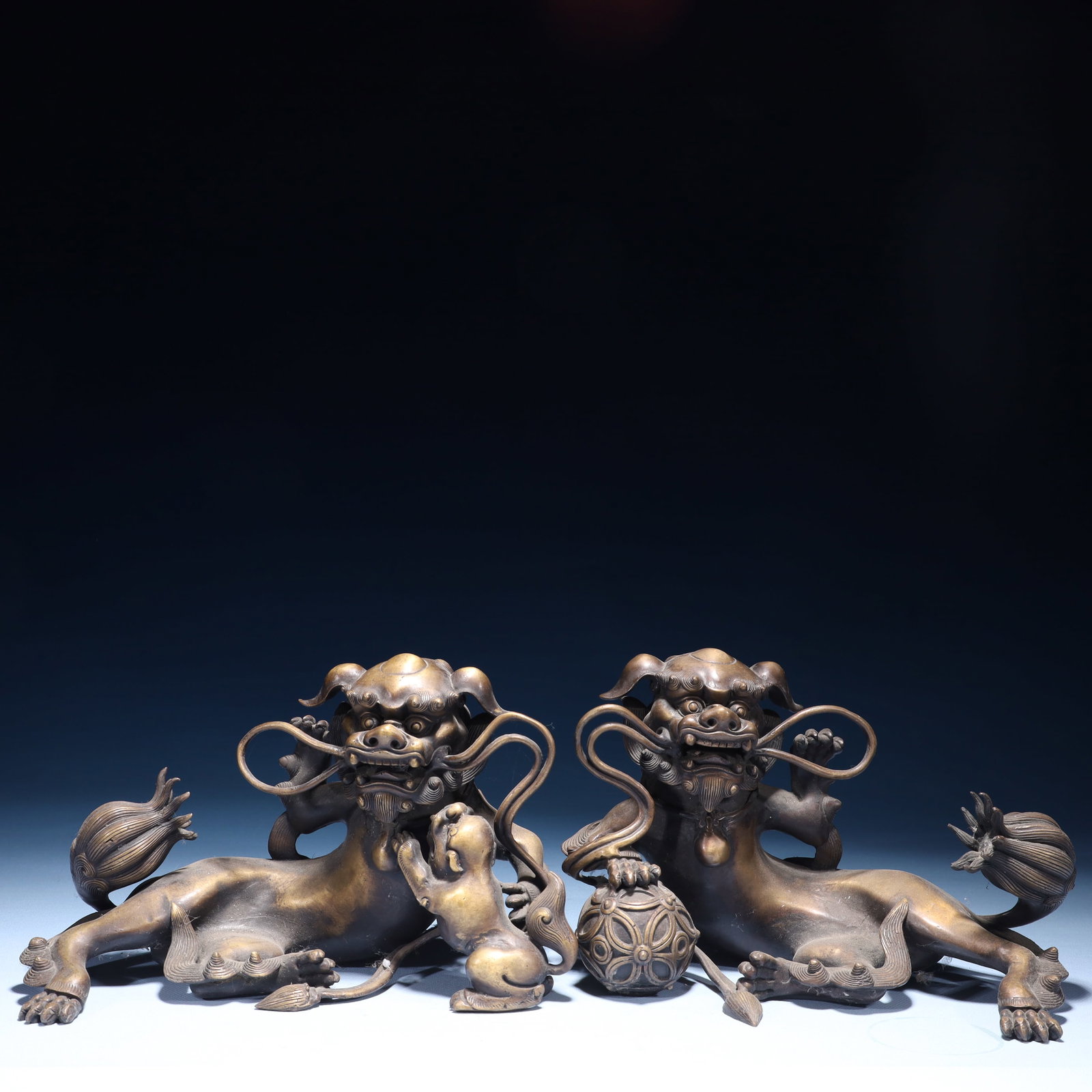 A Pair of Exquisite Bronze Auspicious Beast Censers: A Pair of Exquisite Bronze Auspicious Beast Censers,Qing Dynasty,China,Size:9.1inx5.1inx7.1in,Weight:5550g 一对铜瑞兽香炉,中国清代