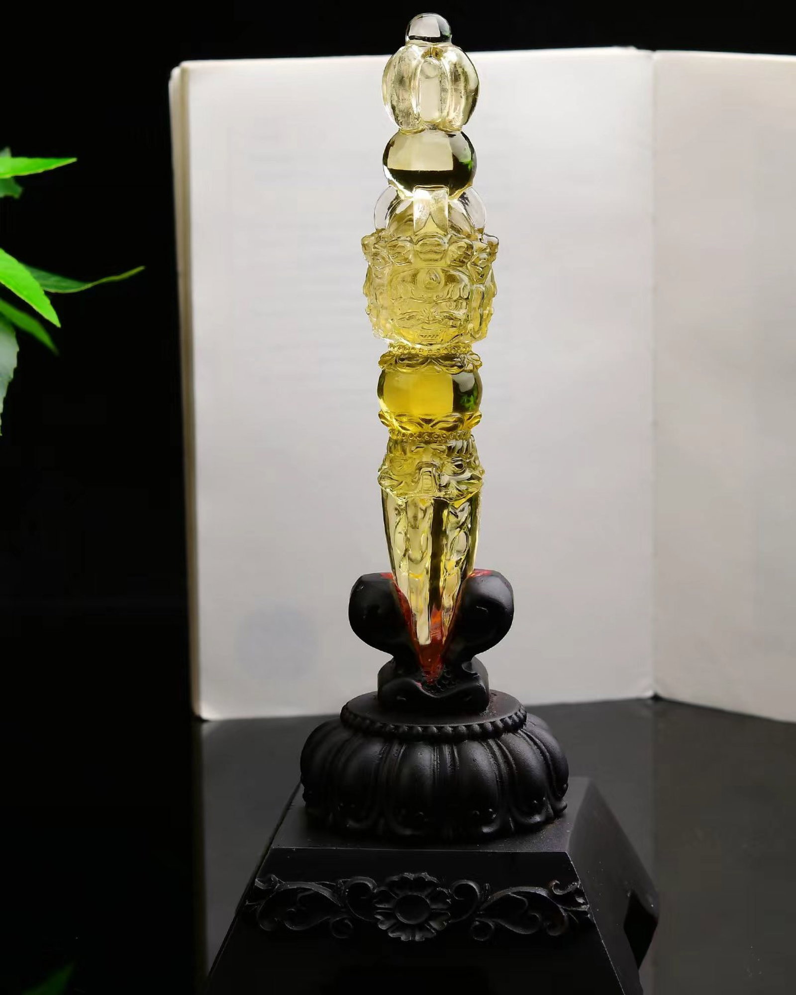 An Exquisite Crystal Beast-Face Pattern Vajry Pestle Pendant: An Exquisite Crystal Beast-Face Pattern Vajry Pestle Pendant,Size:150mmx30mmx30mm,(高)220mm,Total Weight:451g 水晶兽面纹金刚杵吊坠
