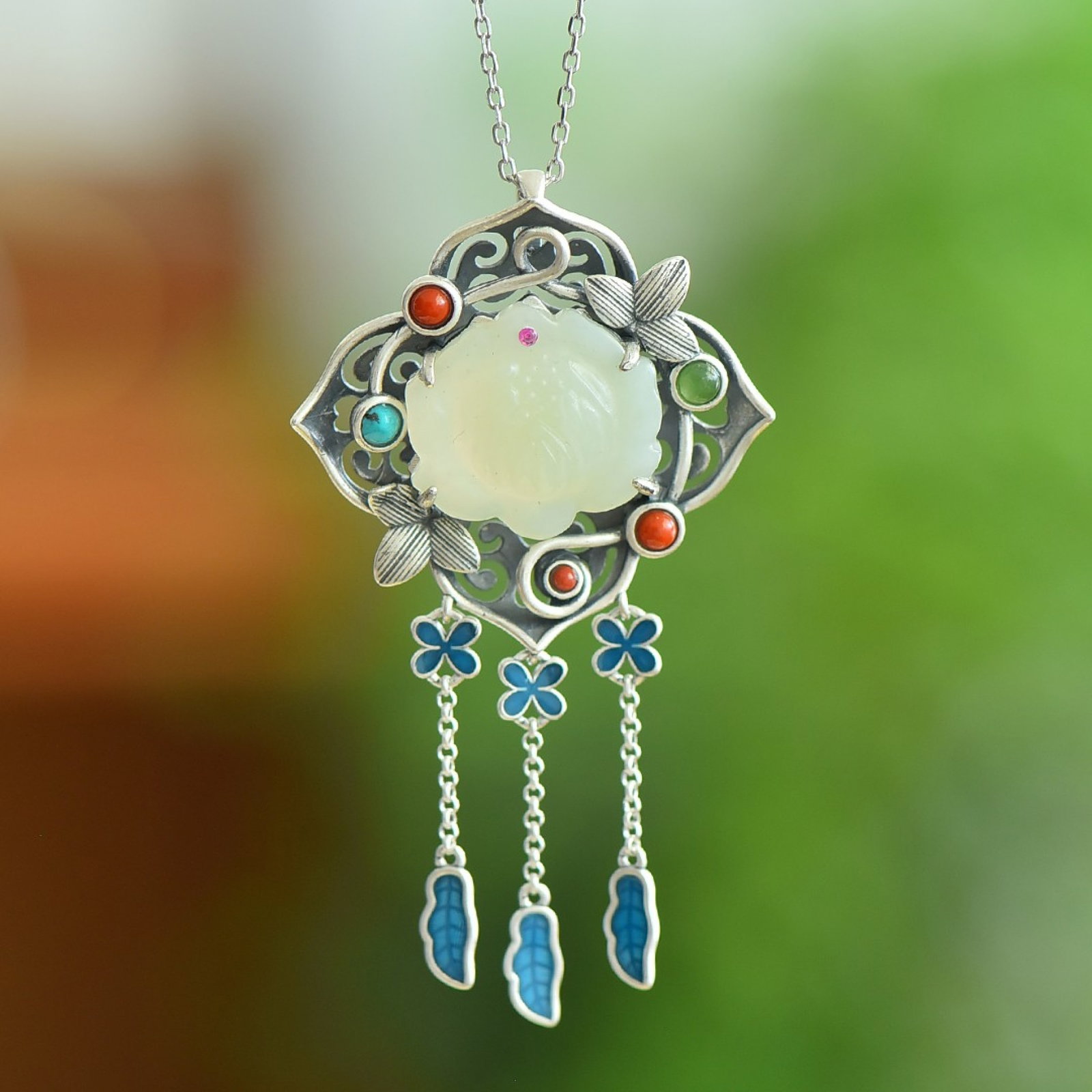 An Exquisite Sterling Silver Inlaid White Jade Enamel Pendant: An Exquisite Sterling Silver Inlaid White Jade Enamel Pendant,Size:20mmx21mm 纯银镶白玉珐琅吊坠