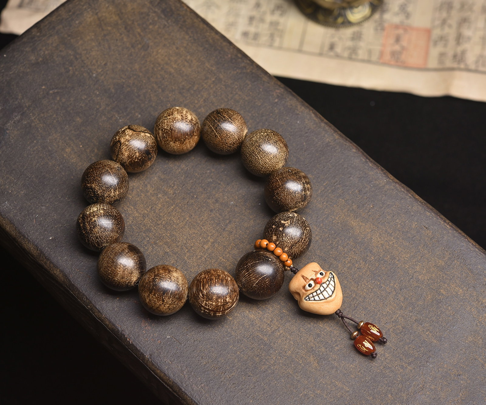 An Exquisite Eaglewood Bracelets: An Exquisite Eaglewood Bracelets,Size:20mm,Weight:62g 沉香木手串