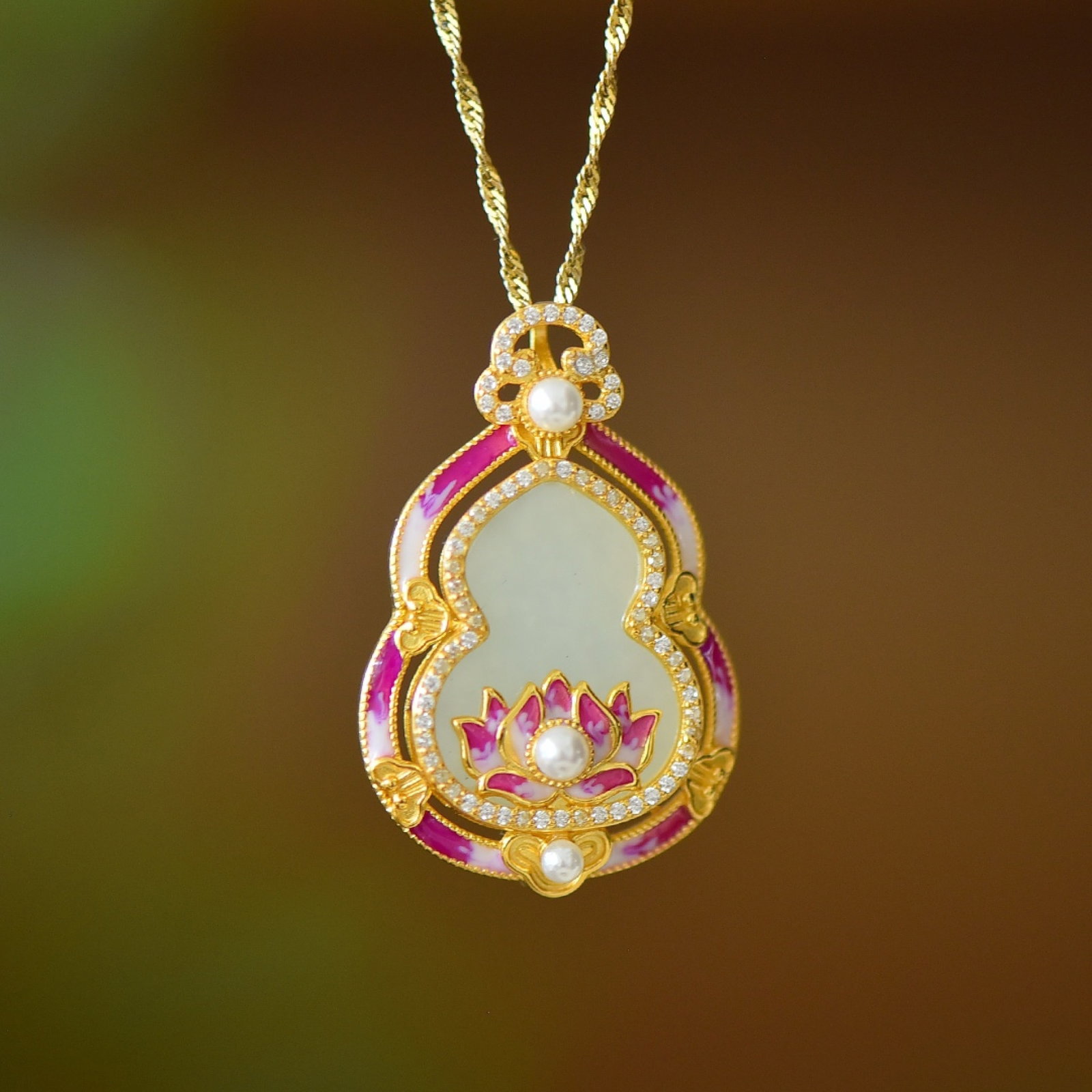 An Exquisite Sterling Silver-Gold Plated Inlaid White Jade Enamel Gourd Pendant,Inlaid Gems and: An Exquisite Sterling Silver-Gold Plated Inlaid White Jade Enamel Gourd Pendant,Inlaid Gems and Pearls Size:16mmx20mm 纯银镀金镶白玉珐琅葫&#