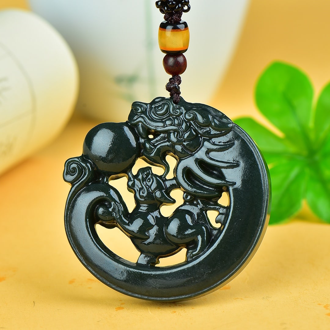 An Exquisite Sapphire Auspicious Beast Pattern Pendant: An Exquisite Sapphire Auspicious Beast Pattern Pendant,Size:52mmx53mm 寓意:龙腾盛世 青玉瑞兽纹挂件