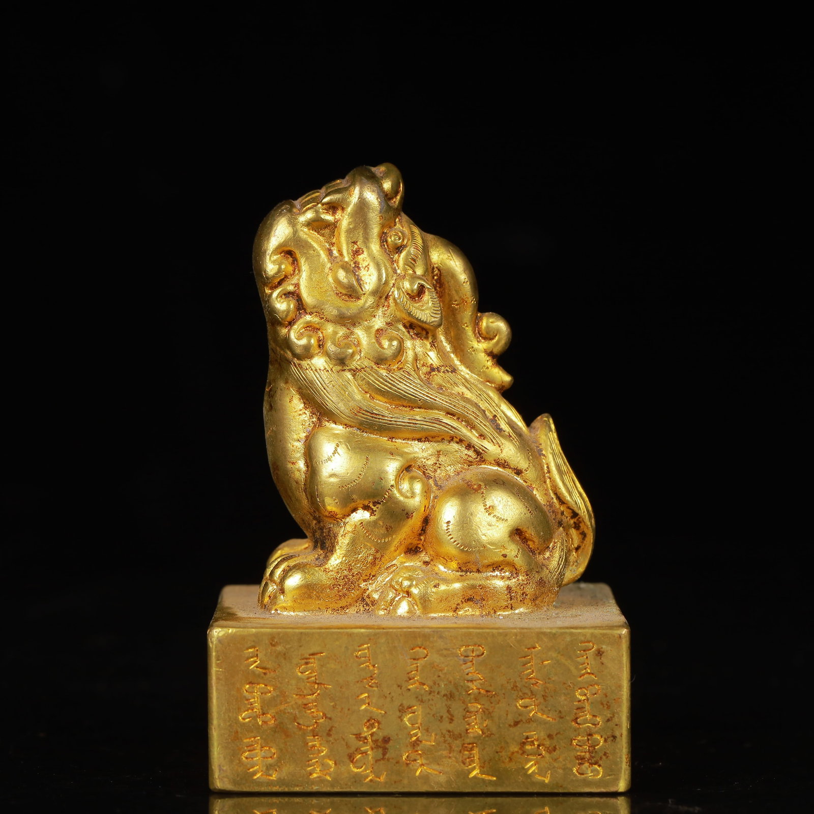 An Exquisite Gilt Bronze Lion Seal,with Poem: An Exquisite Gilt Bronze Lion Seal,with Poem,Qing Dynasty,China,Size:2inx3.1in,Weight:689g
