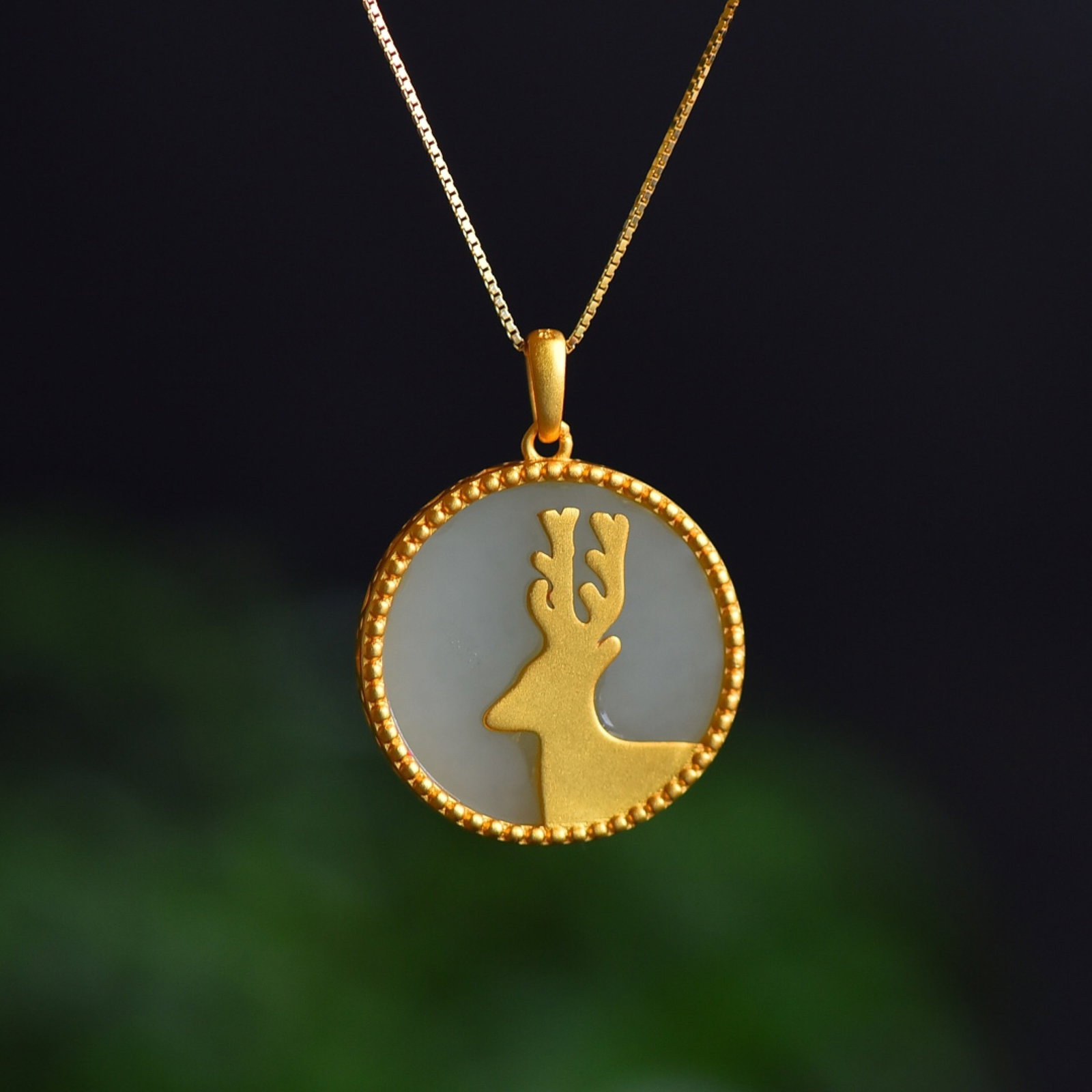 An Exquisite Sterling Silver-Gold Plated Inlaid White Jade Pendant: An Exquisite Sterling Silver-Gold Plated Inlaid White Jade Pendant,Size:20mmx20mm 一个精美的纯银镀金镶白玉吊坠