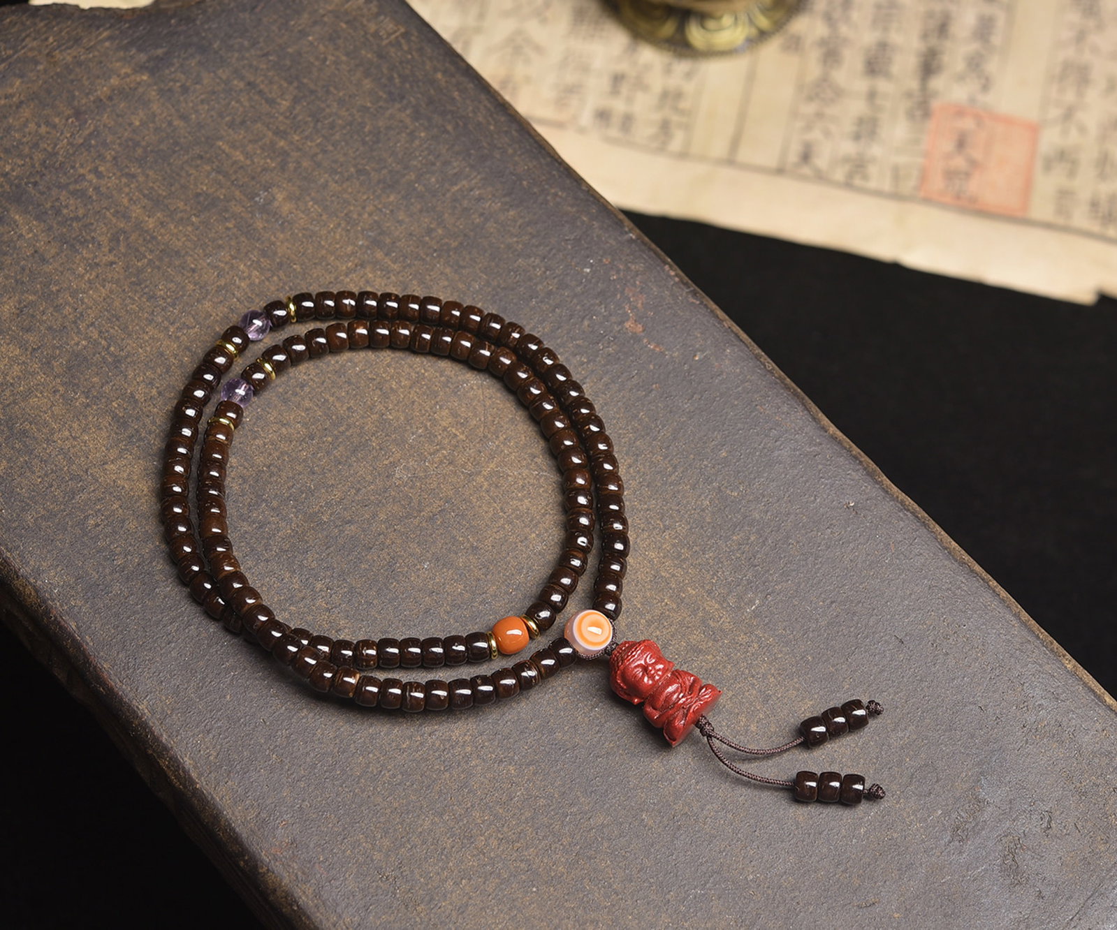 An Exquisite Coconut Button Bracelets,With Cinnabar: An Exquisite Coconut Button Bracelets,With Cinnabar,Size:5mmx4mm,Weight:17.43g 椰蒂手串,配朱砂
