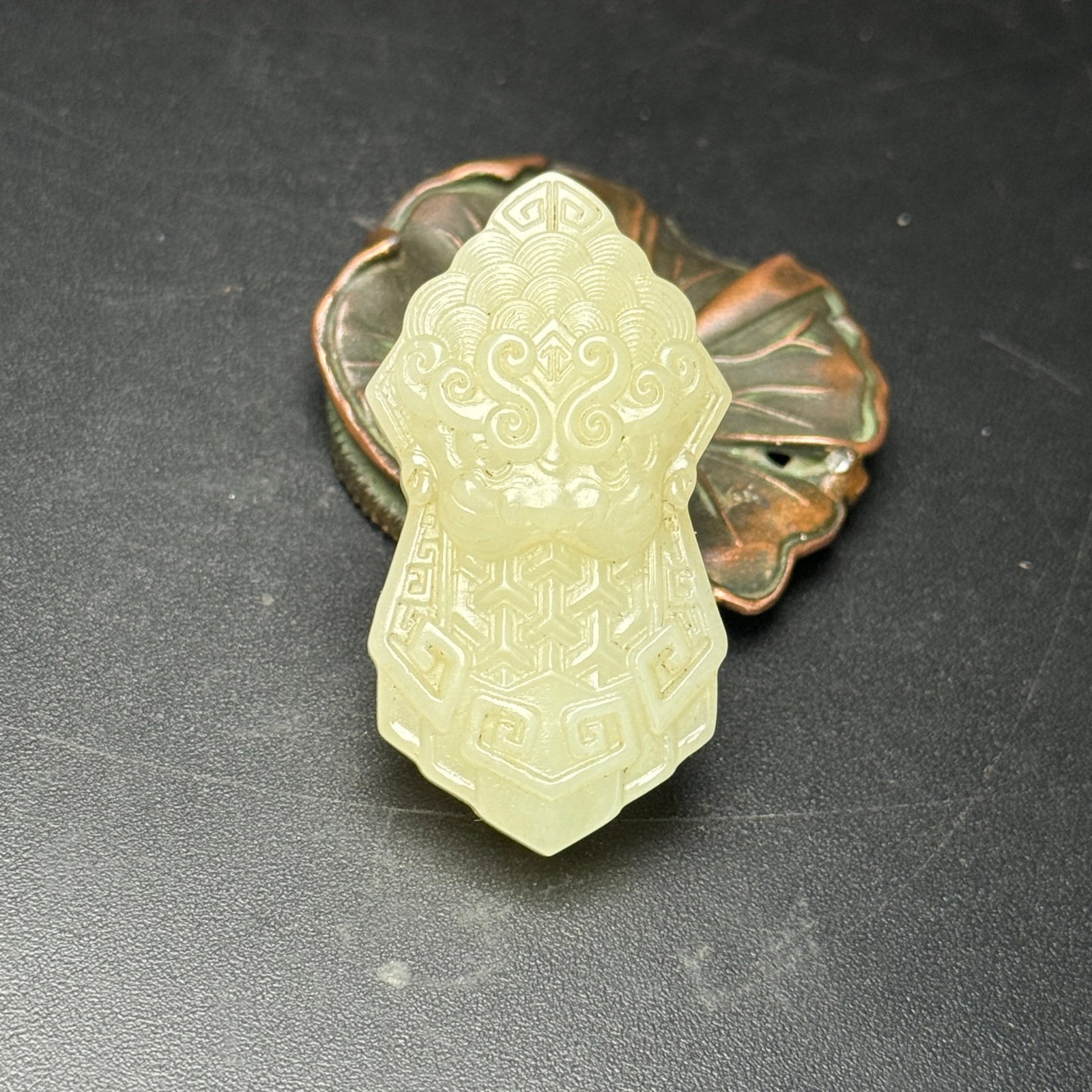 An Exquisite White Jade Dragon Pattern Pendant: An Exquisite White Jade Dragon Pattern Pendant,Qing Dynasty,China,Size:50mmx27mmx10mm,Weight:19g 白玉龙纹挂件,中国清代